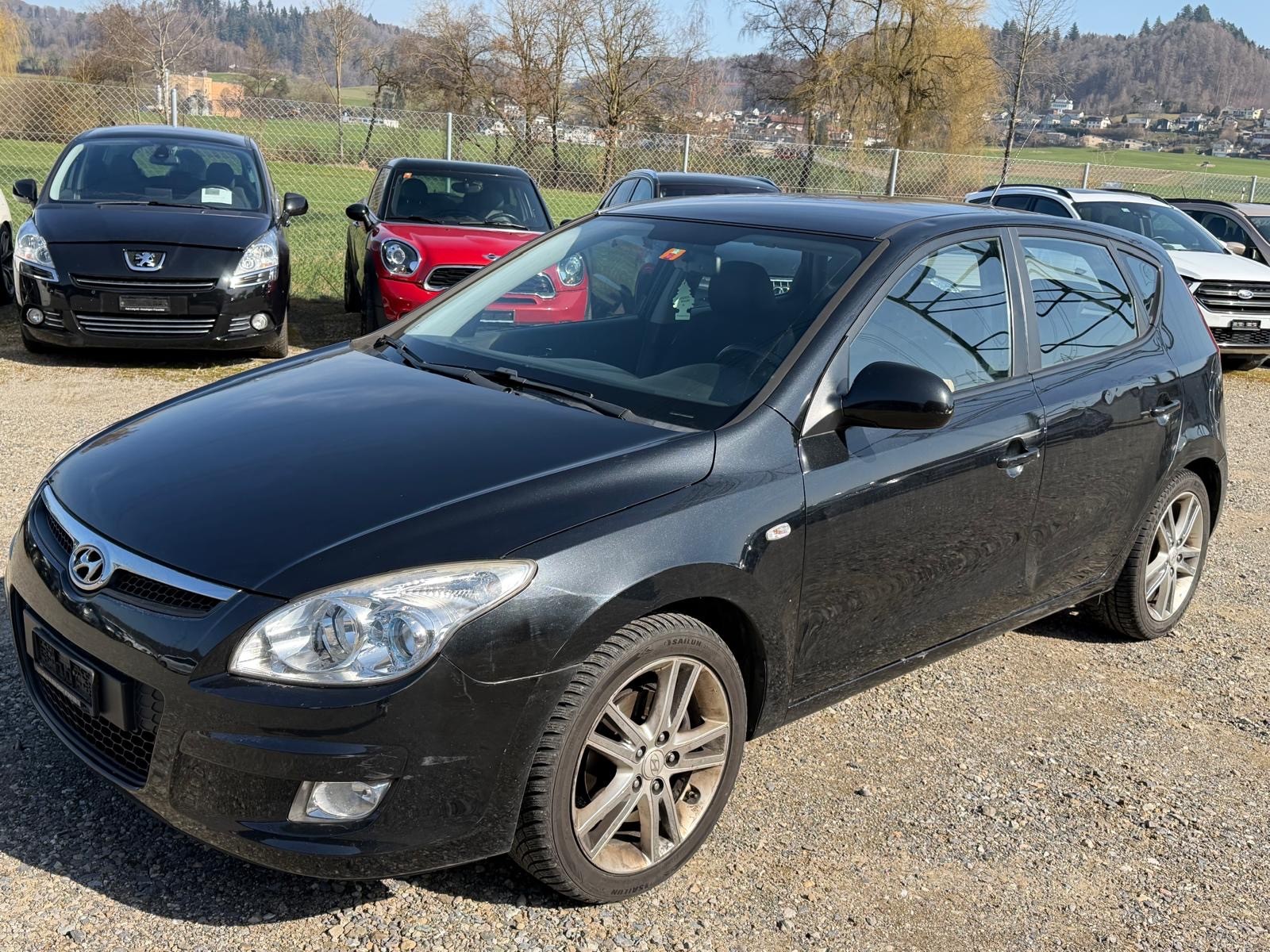 HYUNDAI i30 2.0 CRDi Premium-image-2