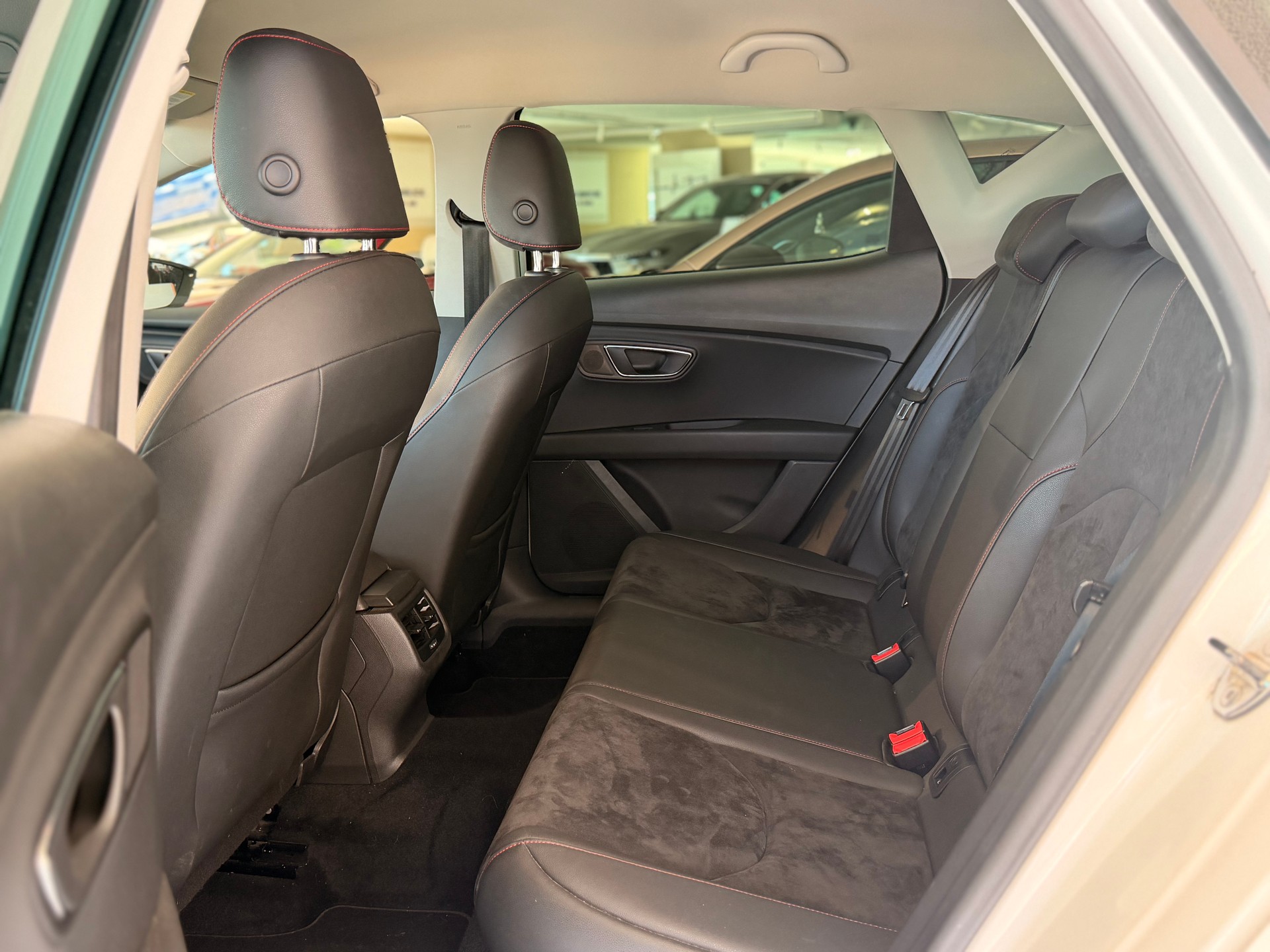 SEAT Leon 1.8 TSI FR DSG-image-15