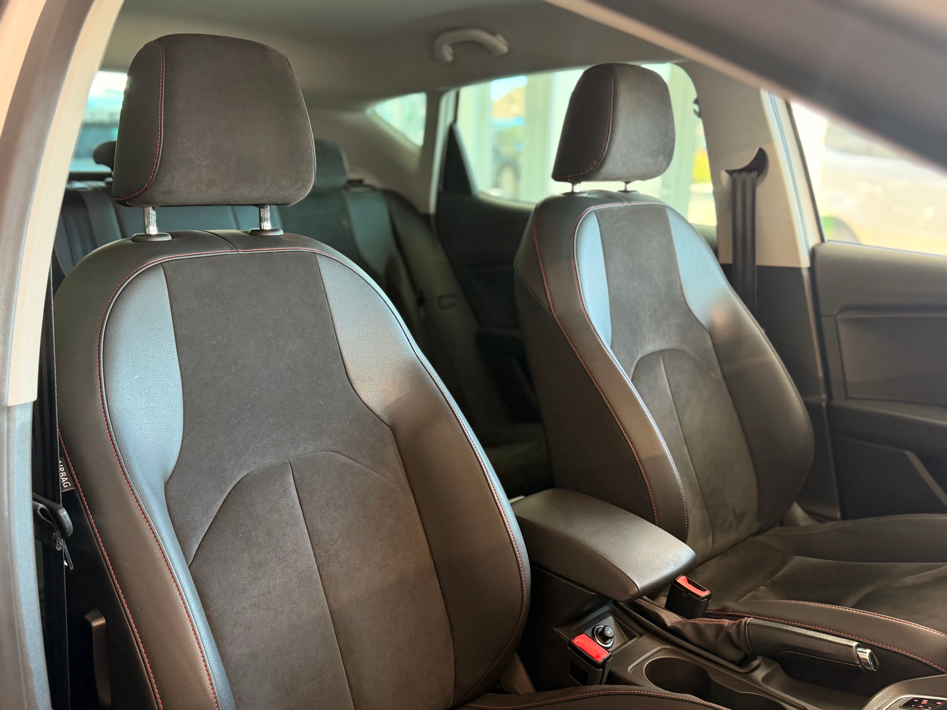 SEAT Leon 1.8 TSI FR DSG-image-18