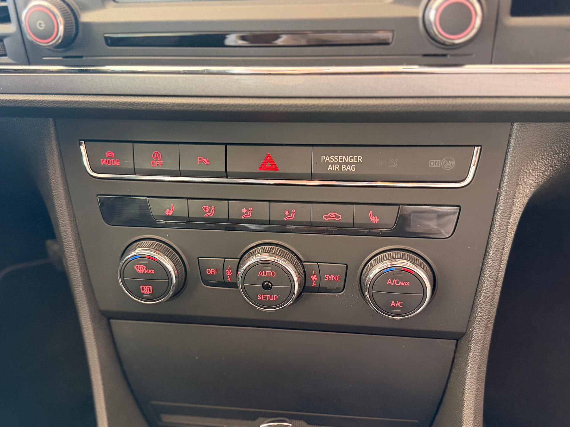 SEAT Leon 1.8 TSI FR DSG-image-21
