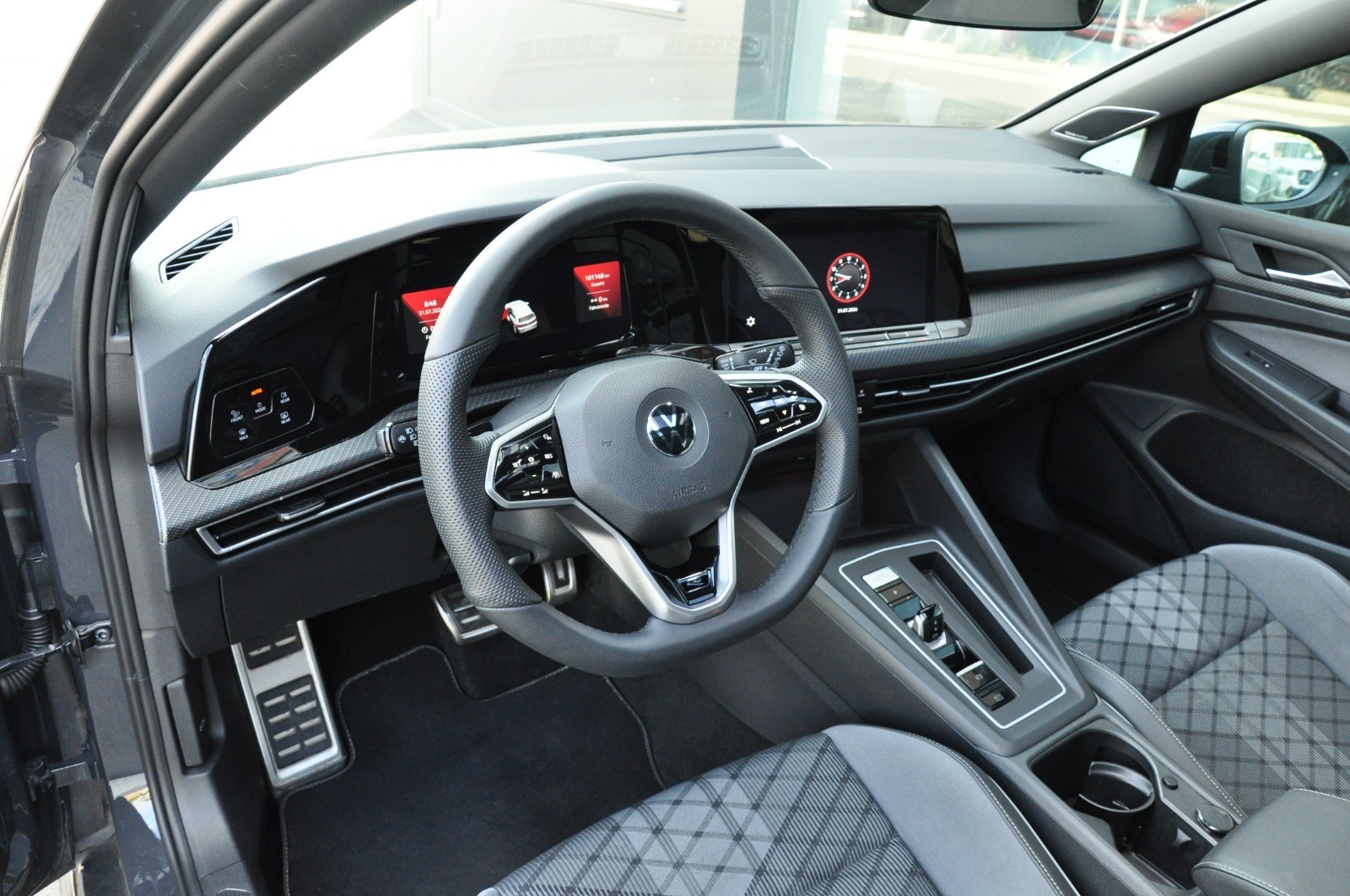 VW Golf 2.0 TDI R-Line DSG-image-10