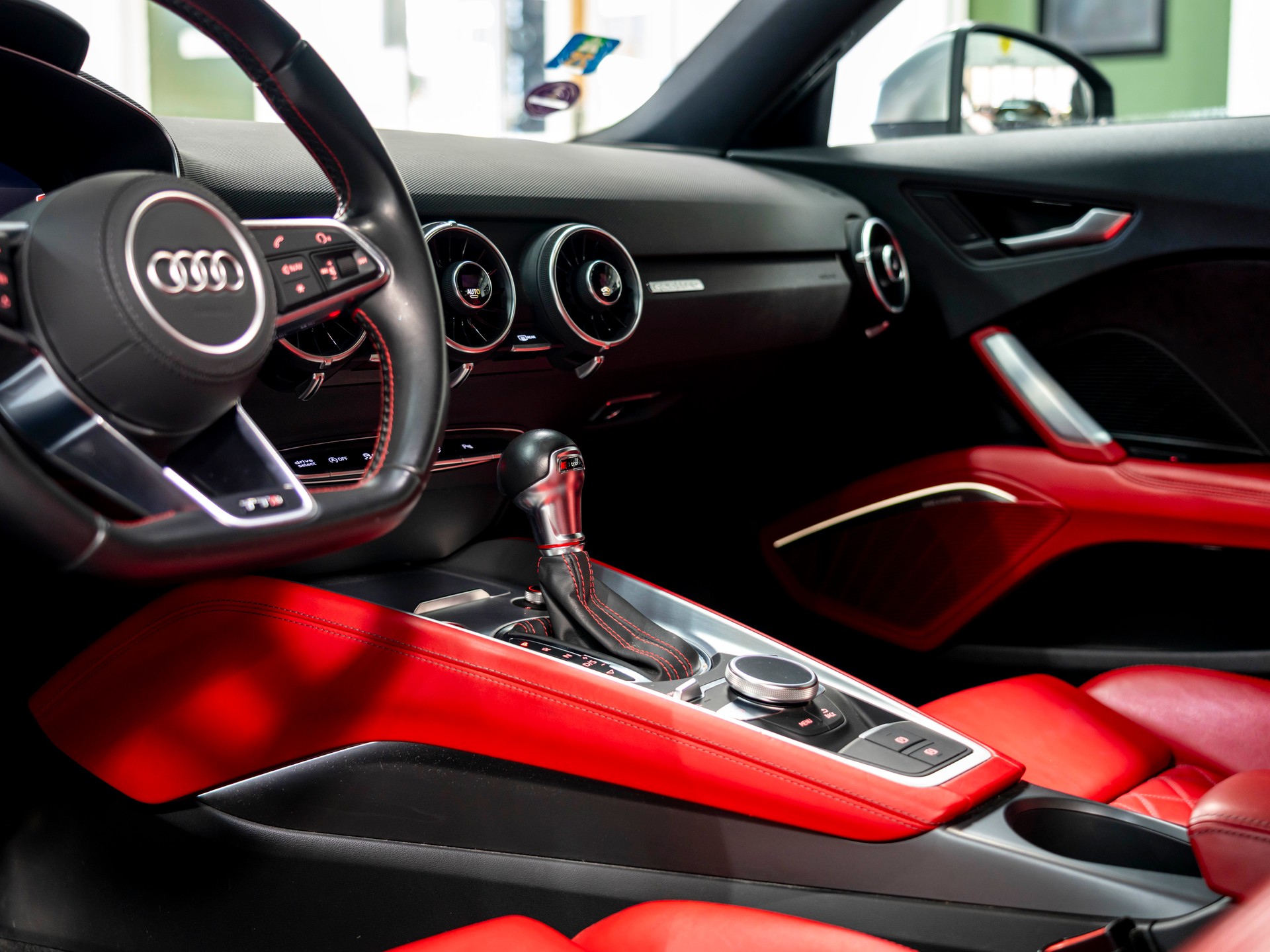 AUDI TTS Coupé 2.0 TFSI quattro S-tronic-image-17