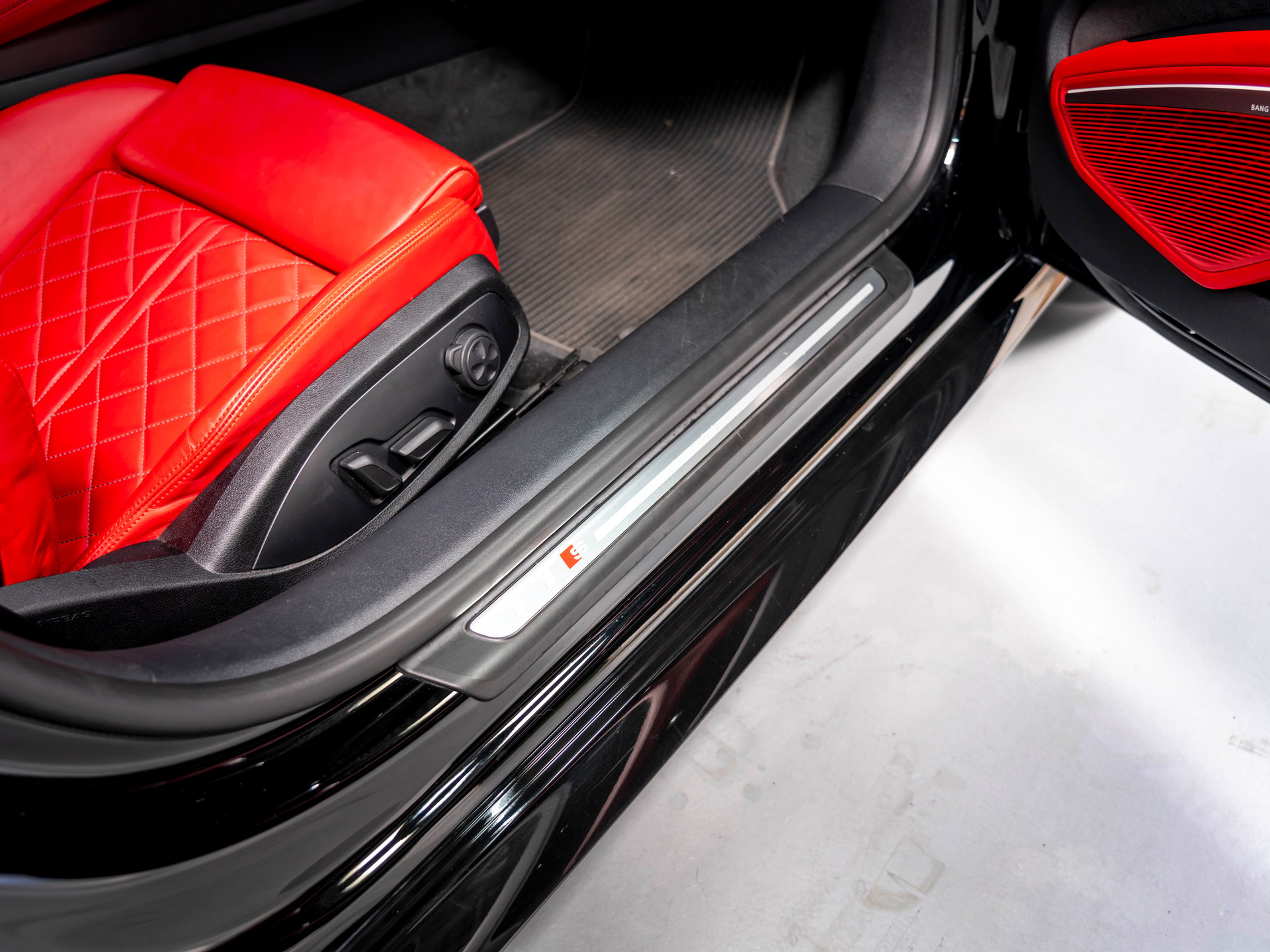 AUDI TTS Coupé 2.0 TFSI quattro S-tronic-image-25