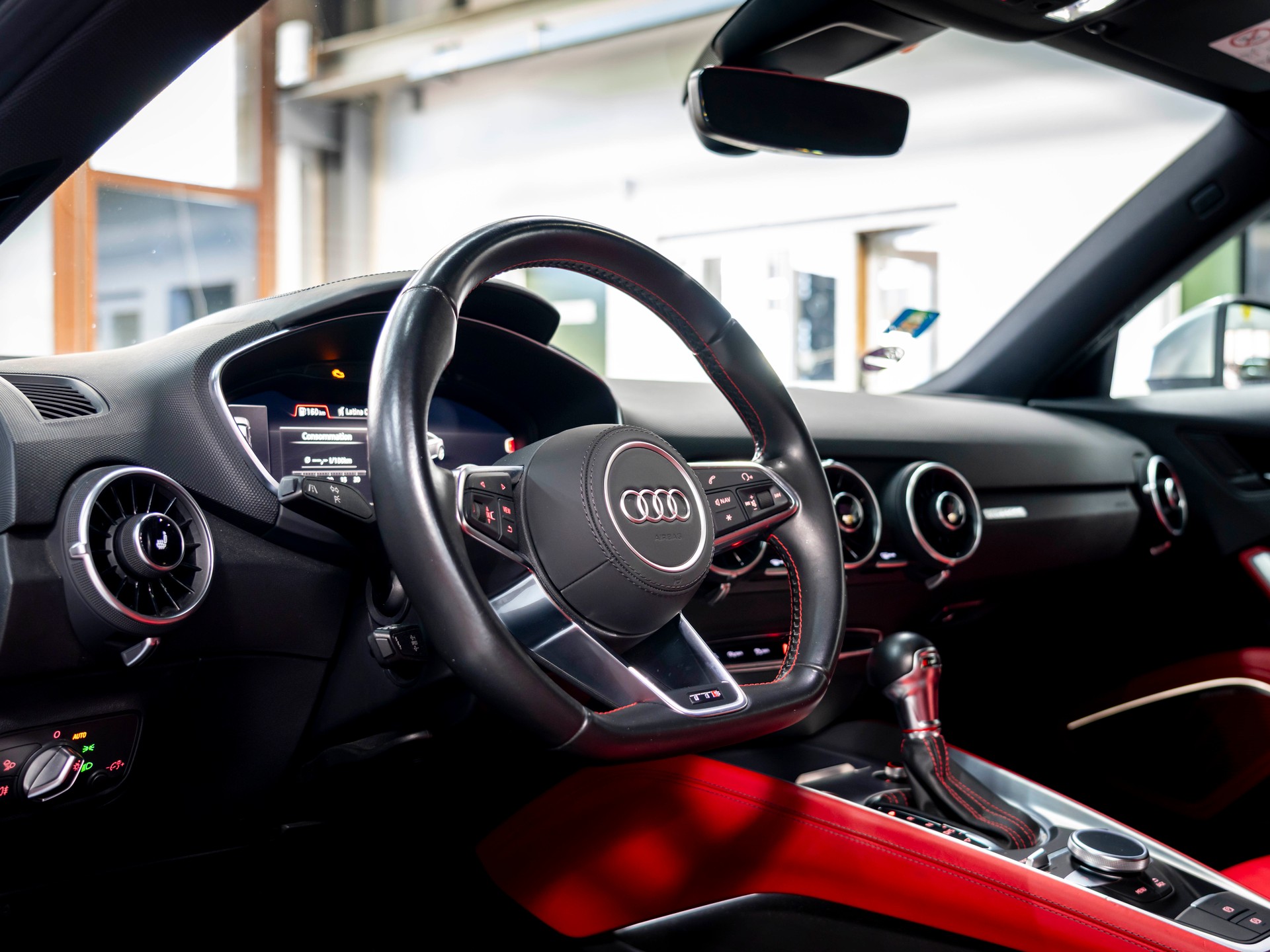 AUDI TTS Coupé 2.0 TFSI quattro S-tronic-image-15