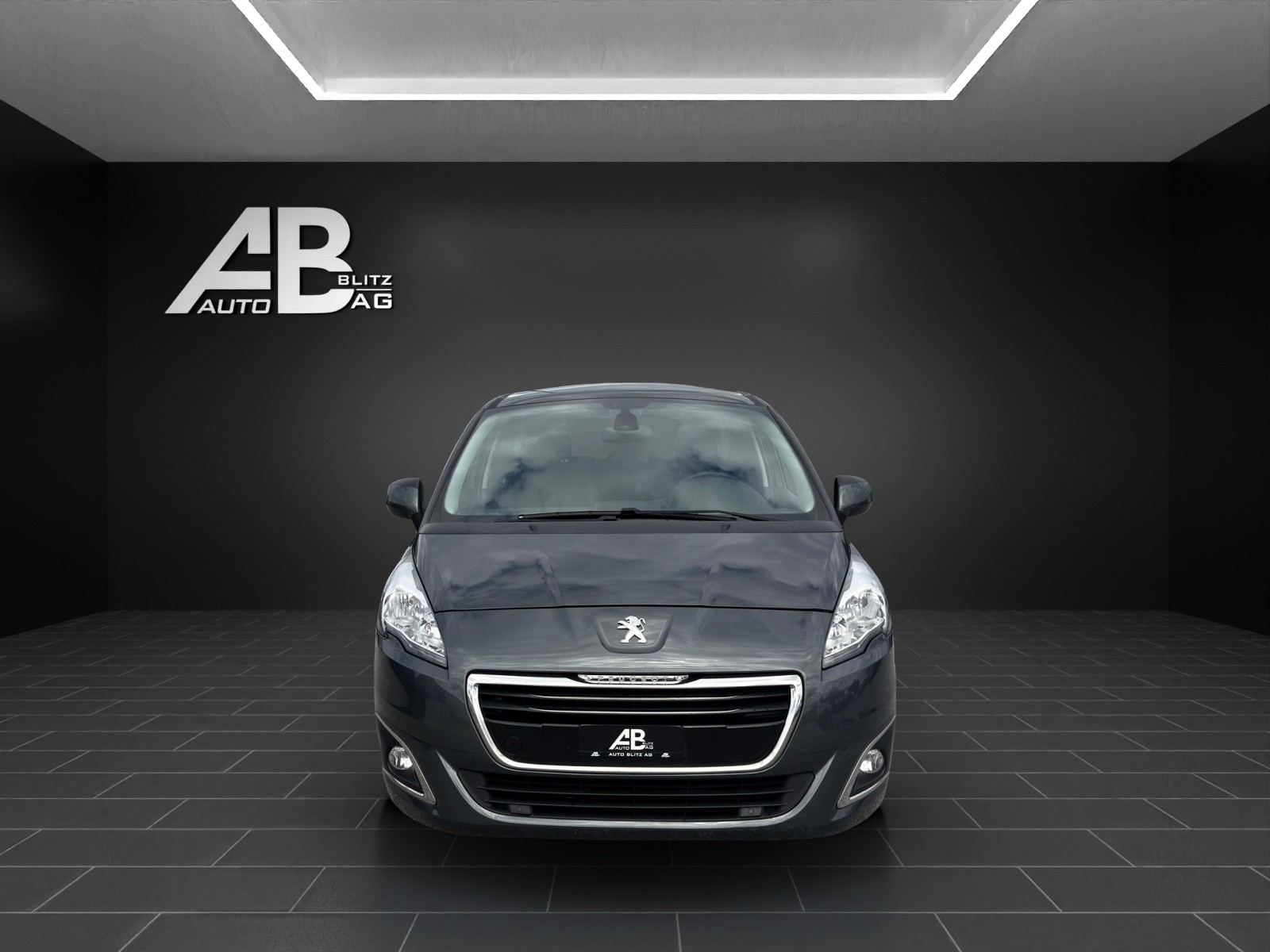PEUGEOT 5008 2.0 BlueHDI Business Line mit 150 PS * 7-Plätzer *