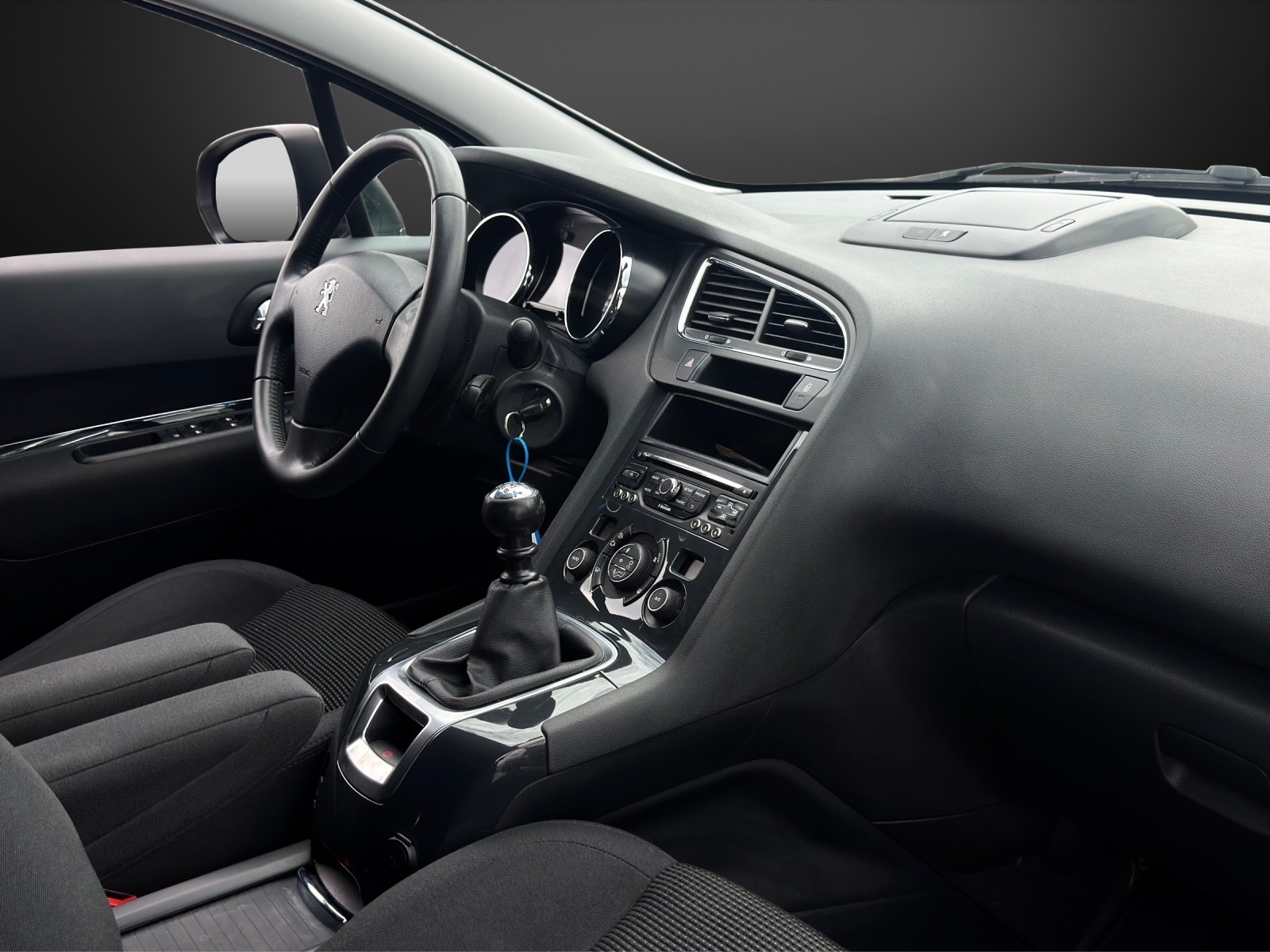 PEUGEOT 5008 2.0 BlueHDI Business Line mit 150 PS * 7-Plätzer *-image-9