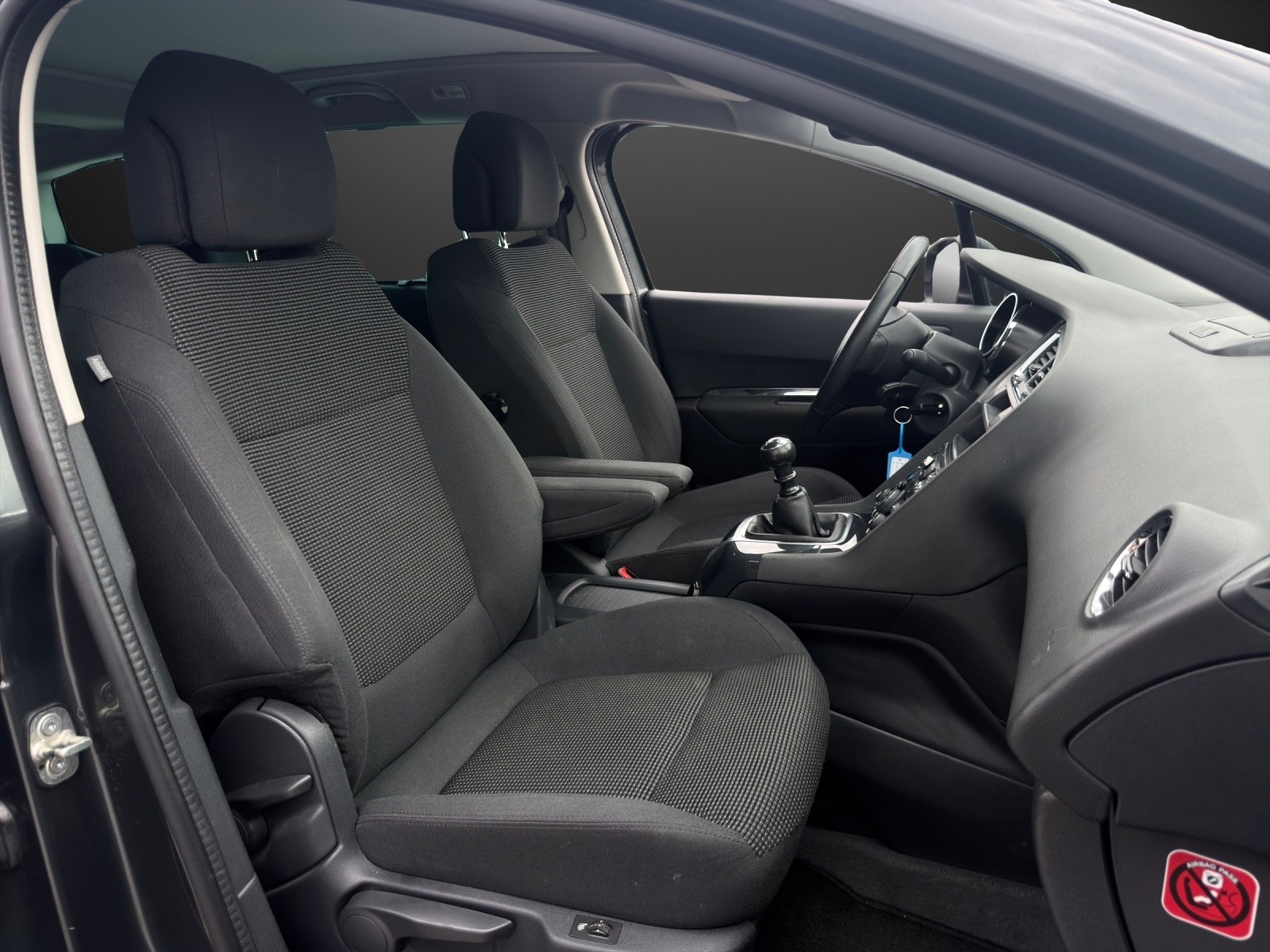 PEUGEOT 5008 2.0 BlueHDI Business Line mit 150 PS * 7-Plätzer *-image-8