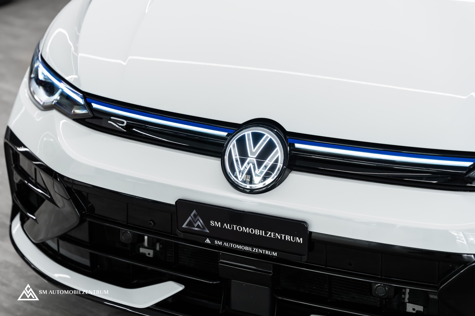 VW Golf VIII 2.0 TSI R DSG 4motion R-Performance / Facelift / Head-Up / Harman&Kardon / Rückfahrkamera-showroom-element-3