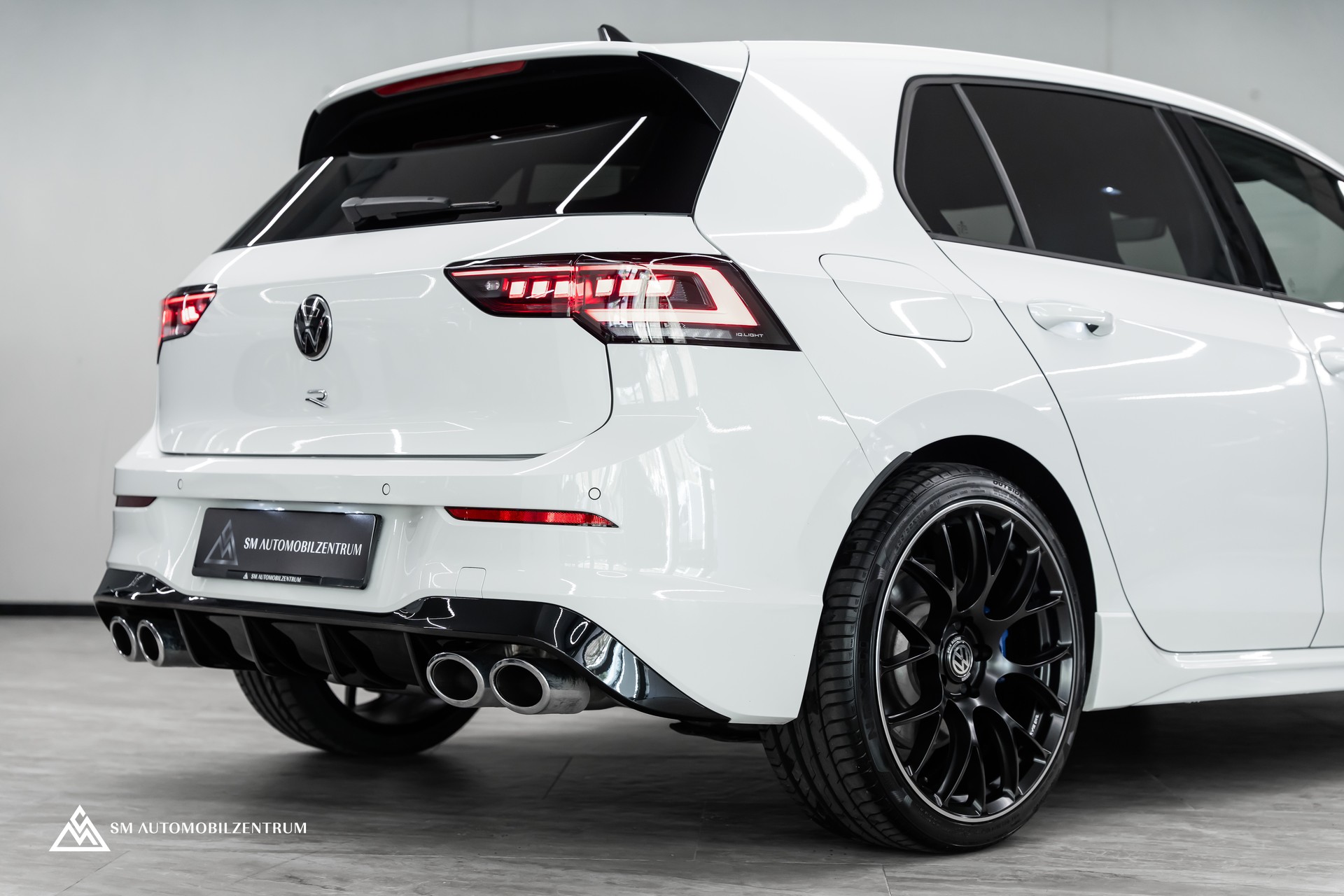 VW Golf VIII 2.0 TSI R DSG 4motion R-Performance / Facelift / Head-Up / Harman&Kardon / Rückfahrkamera-image-9