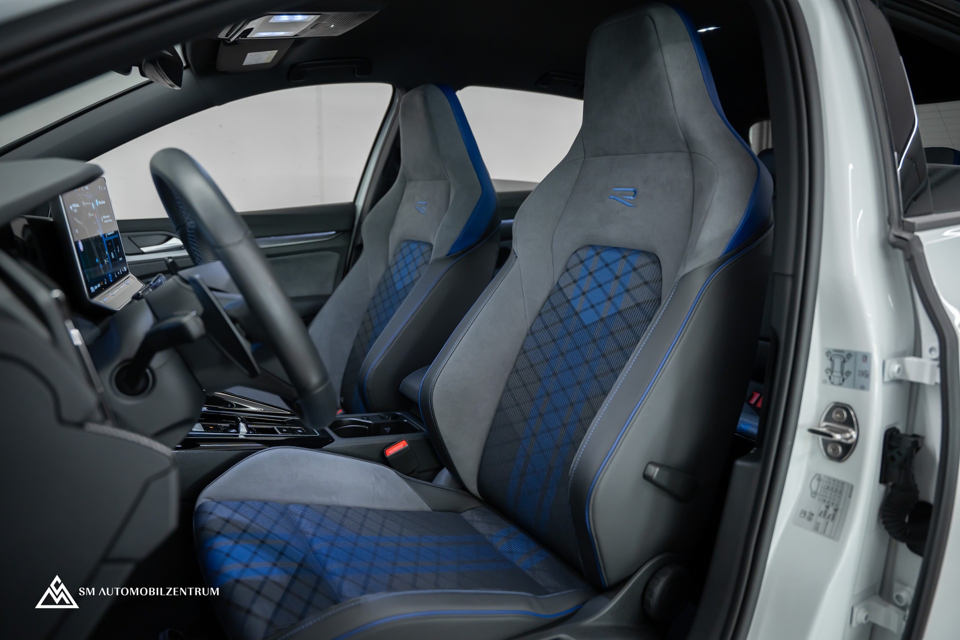 VW Golf VIII 2.0 TSI R DSG 4motion R-Performance / Facelift / Head-Up / Harman&Kardon / Rückfahrkamera-image-18