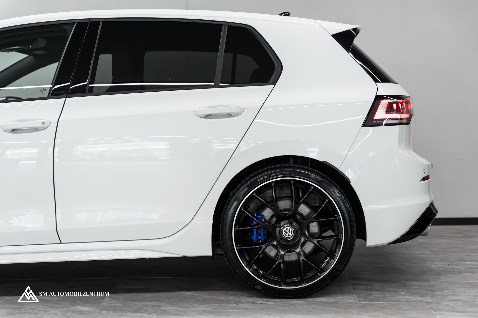 VW Golf VIII 2.0 TSI R DSG 4motion R-Performance / Facelift / Head-Up / Harman&Kardon / Rückfahrkamera-image-6