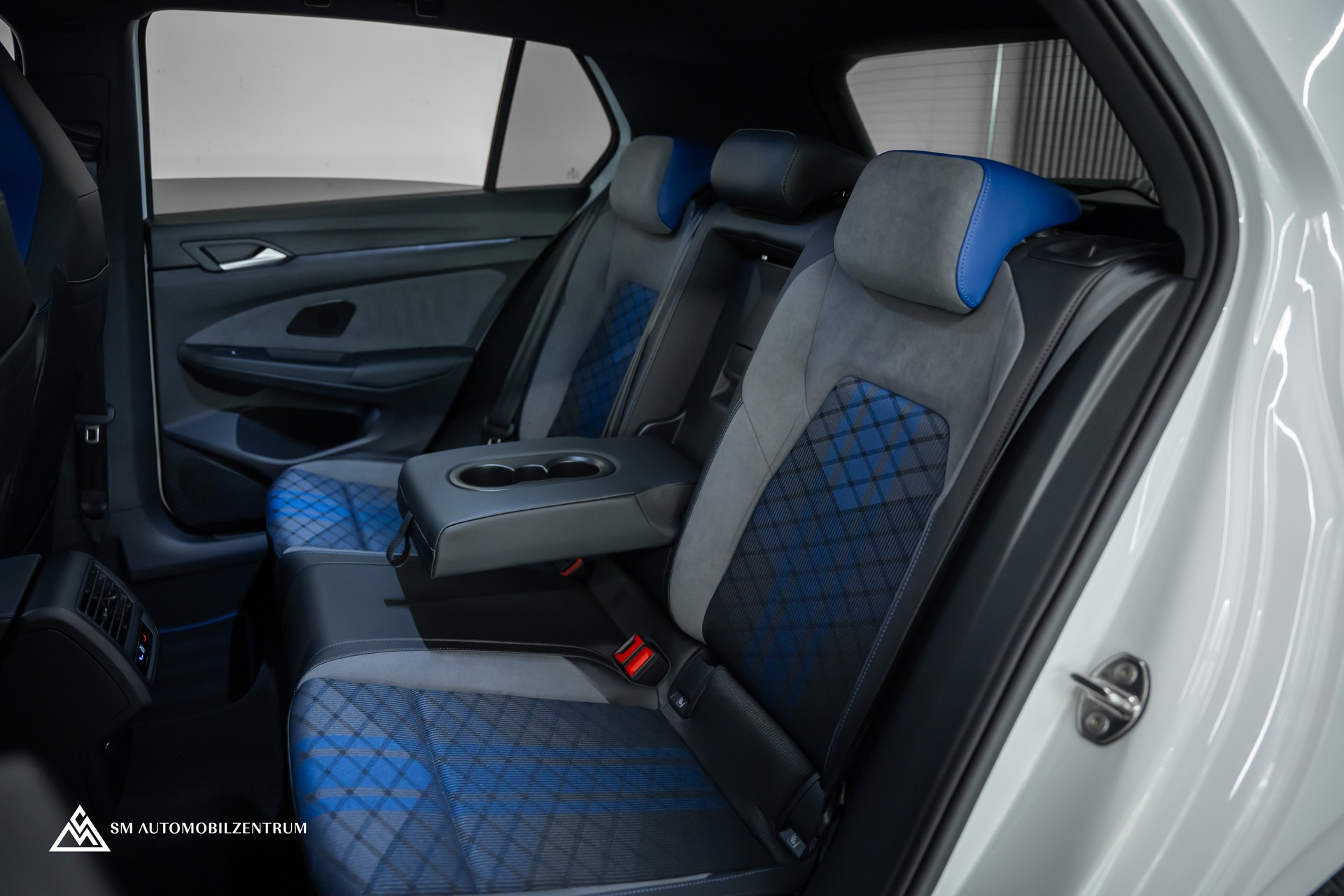 VW Golf VIII 2.0 TSI R DSG 4motion R-Performance / Facelift / Head-Up / Harman&Kardon / Rückfahrkamera-image-21
