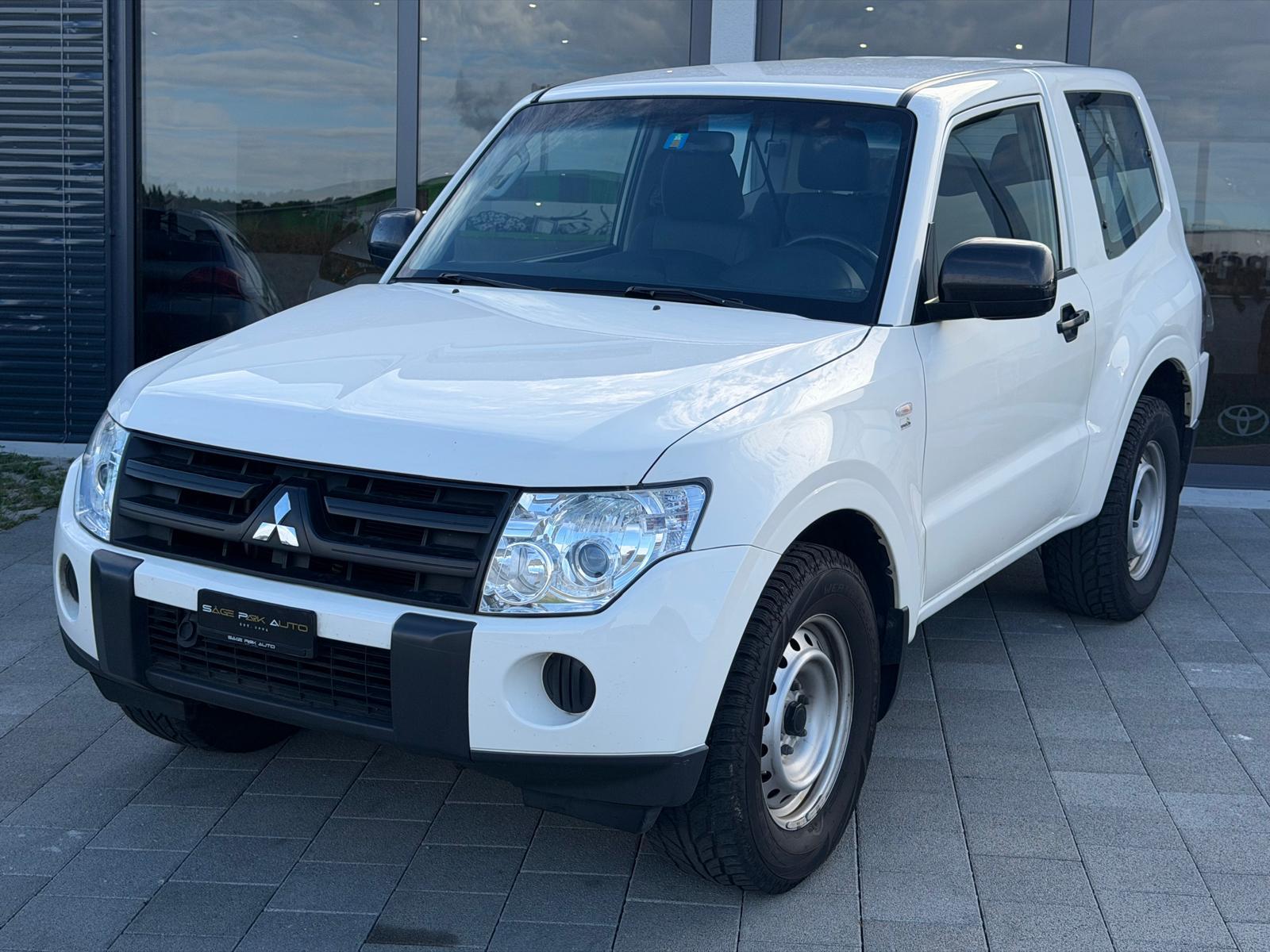 MITSUBISHI Pajero 3.2 DID Swiss Professional-showroom-element-2