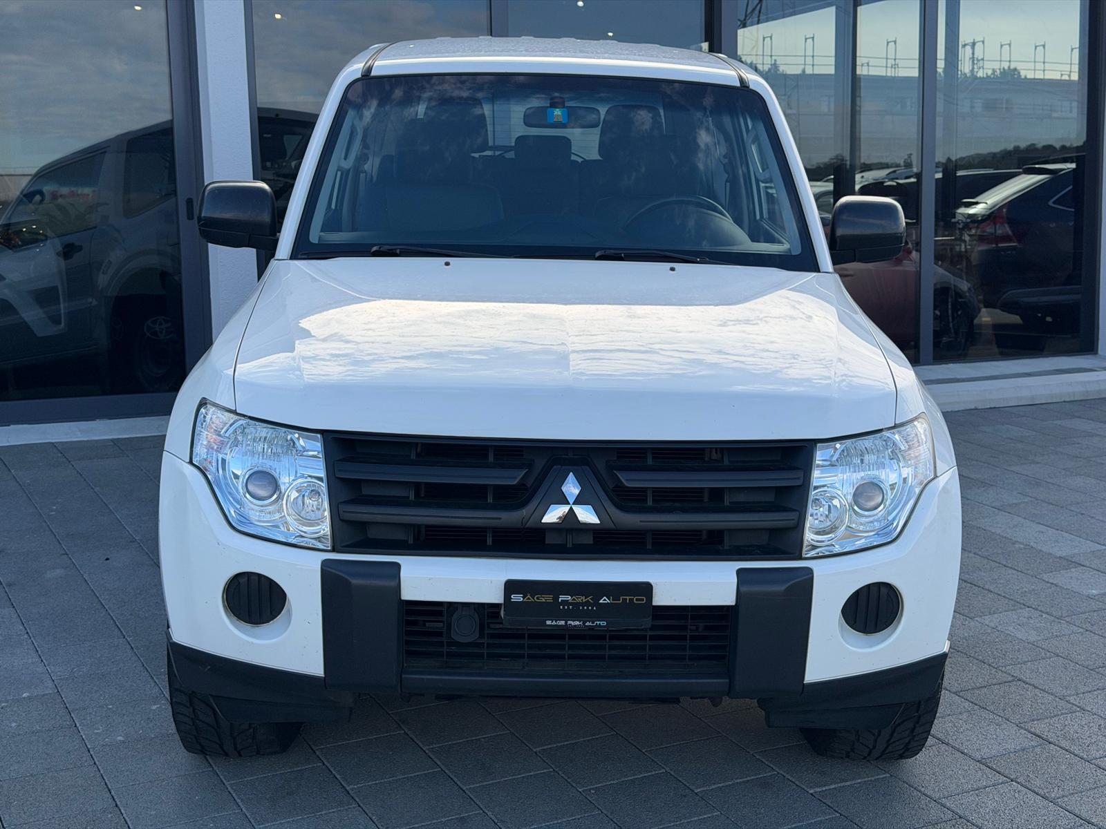 MITSUBISHI Pajero 3.2 DID Swiss Professional-showroom-element-3