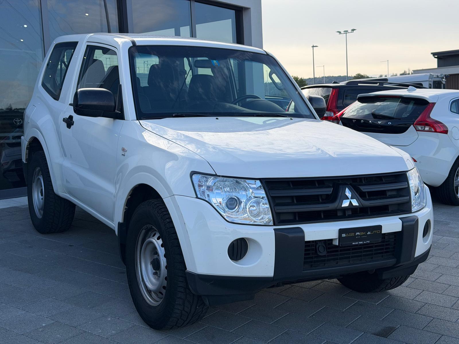 MITSUBISHI Pajero 3.2 DID Swiss Professional-showroom-element-1
