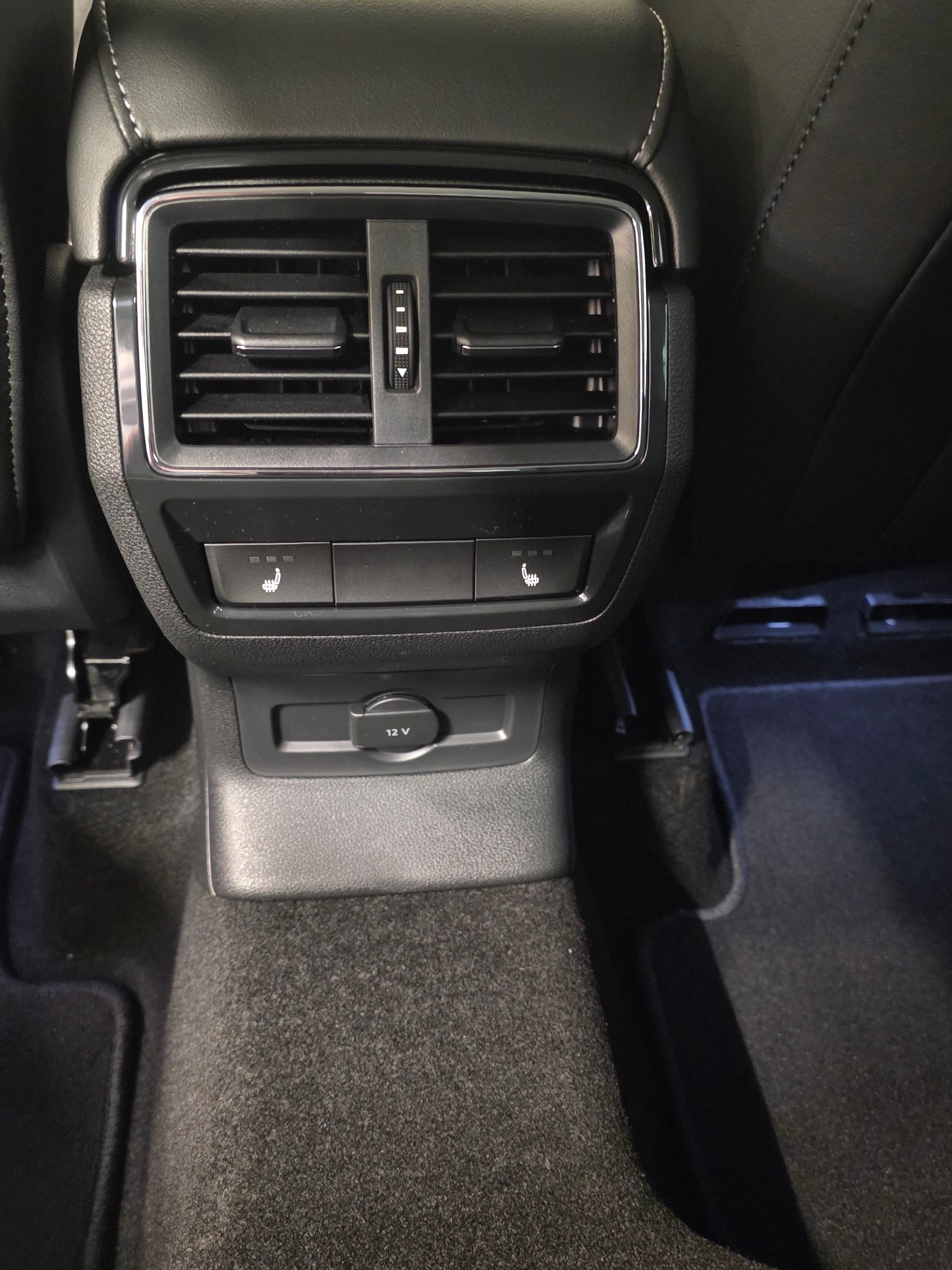 SKODA Karoq 2.0 TDI CR Dynamic 4x4 DSG-image-10