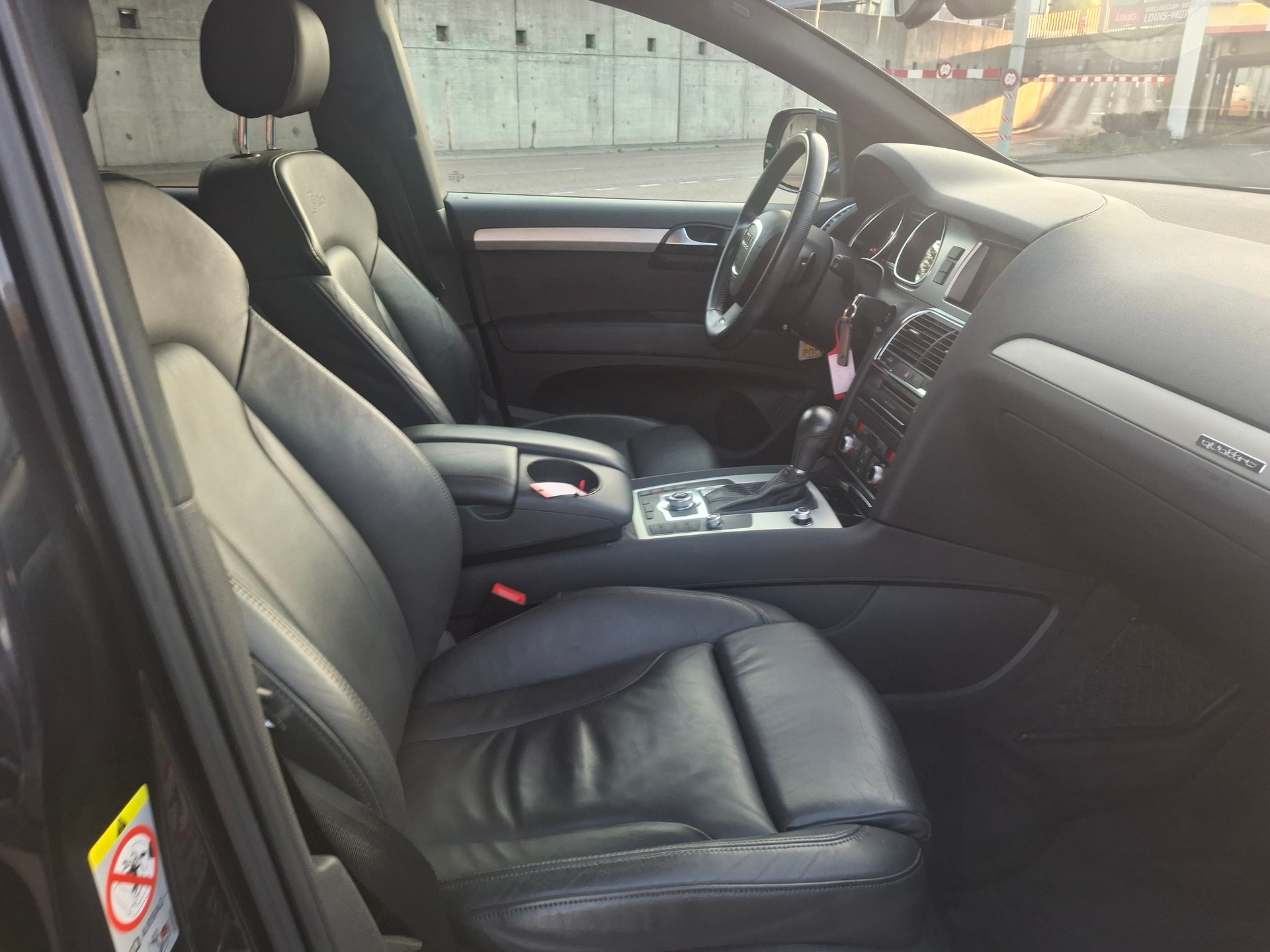 AUDI Q7 3.0 TDI quattro tiptronic-image-27