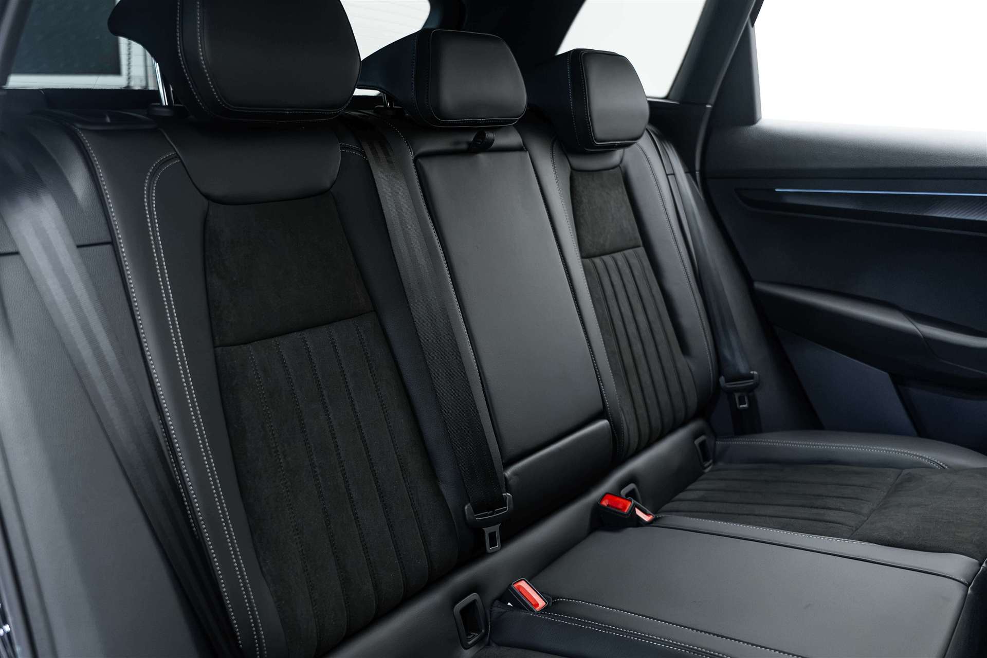 SKODA SKODA Karoq 2.0 TSi SportLine 4x4 DSG-Automat-image-15