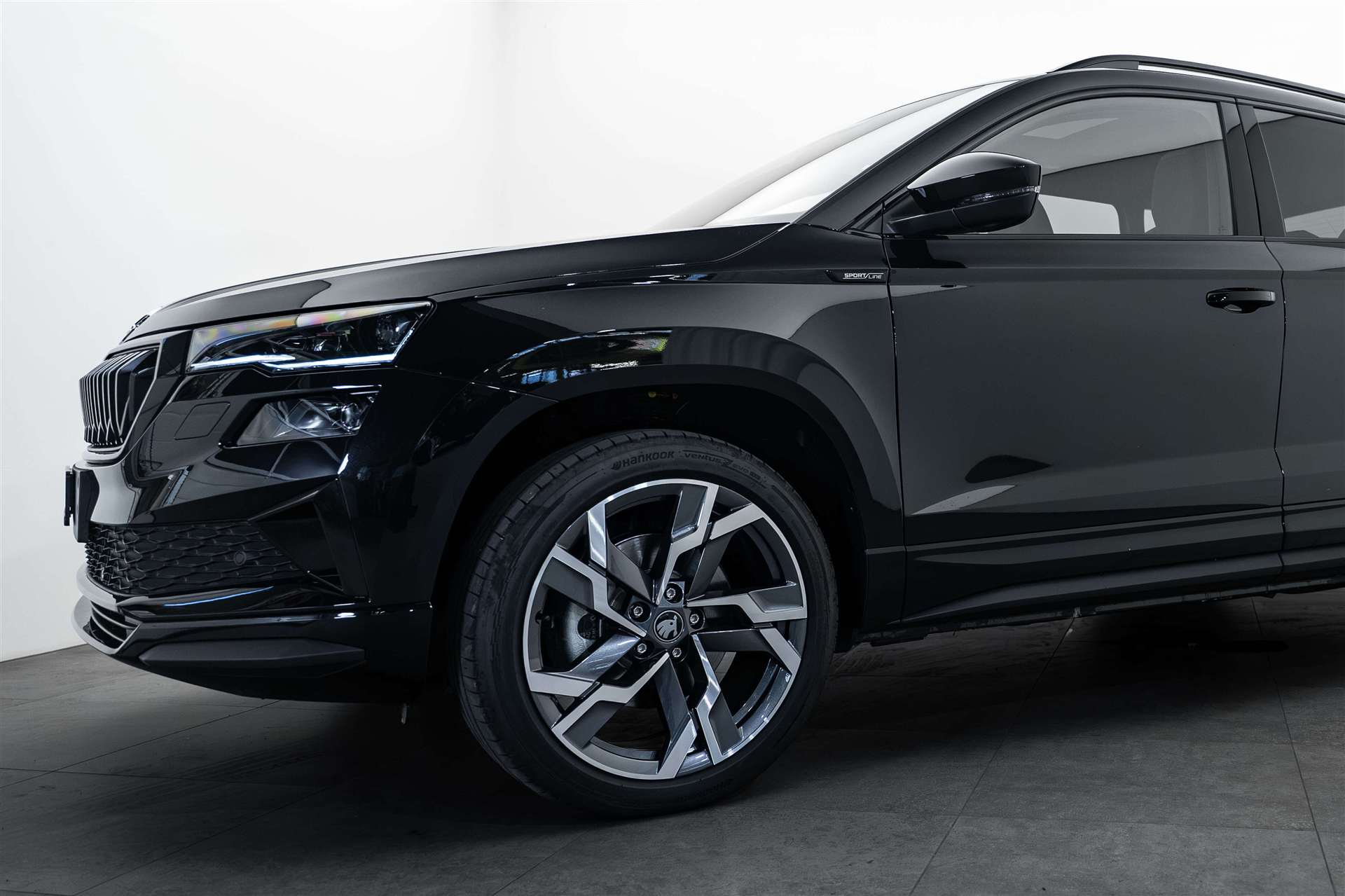 SKODA SKODA Karoq 2.0 TSi SportLine 4x4 DSG-Automat-showroom-element-1