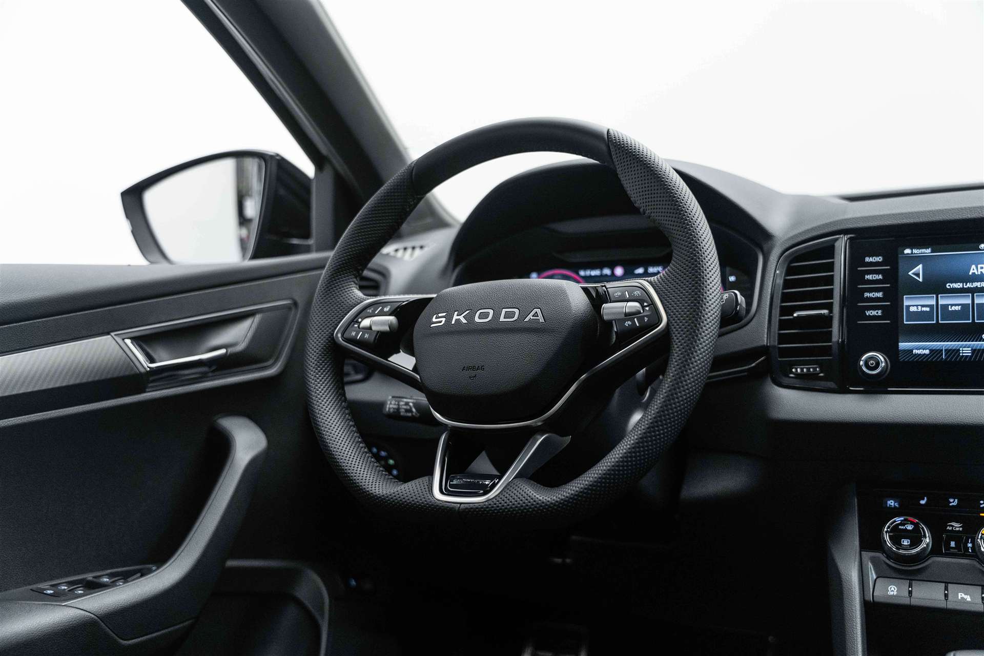 SKODA SKODA Karoq 2.0 TSi SportLine 4x4 DSG-Automat-image-10
