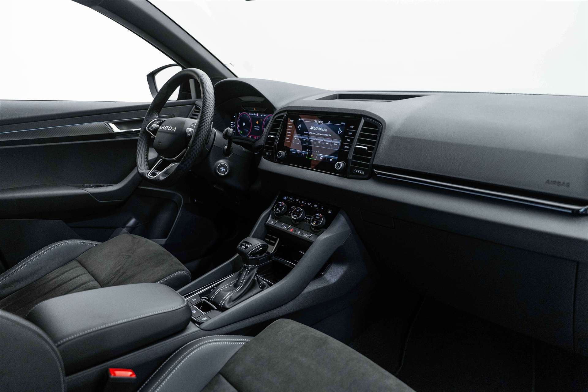 SKODA SKODA Karoq 2.0 TSi SportLine 4x4 DSG-Automat-image-11