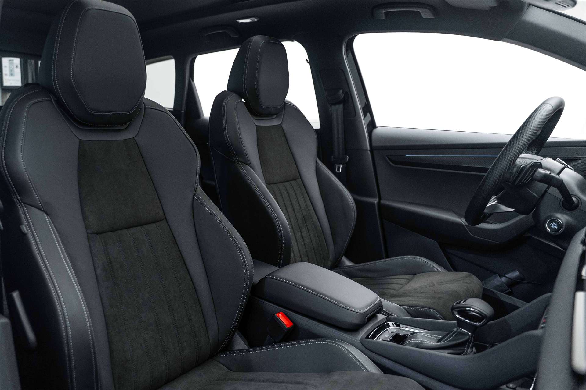 SKODA SKODA Karoq 2.0 TSi SportLine 4x4 DSG-Automat-image-12