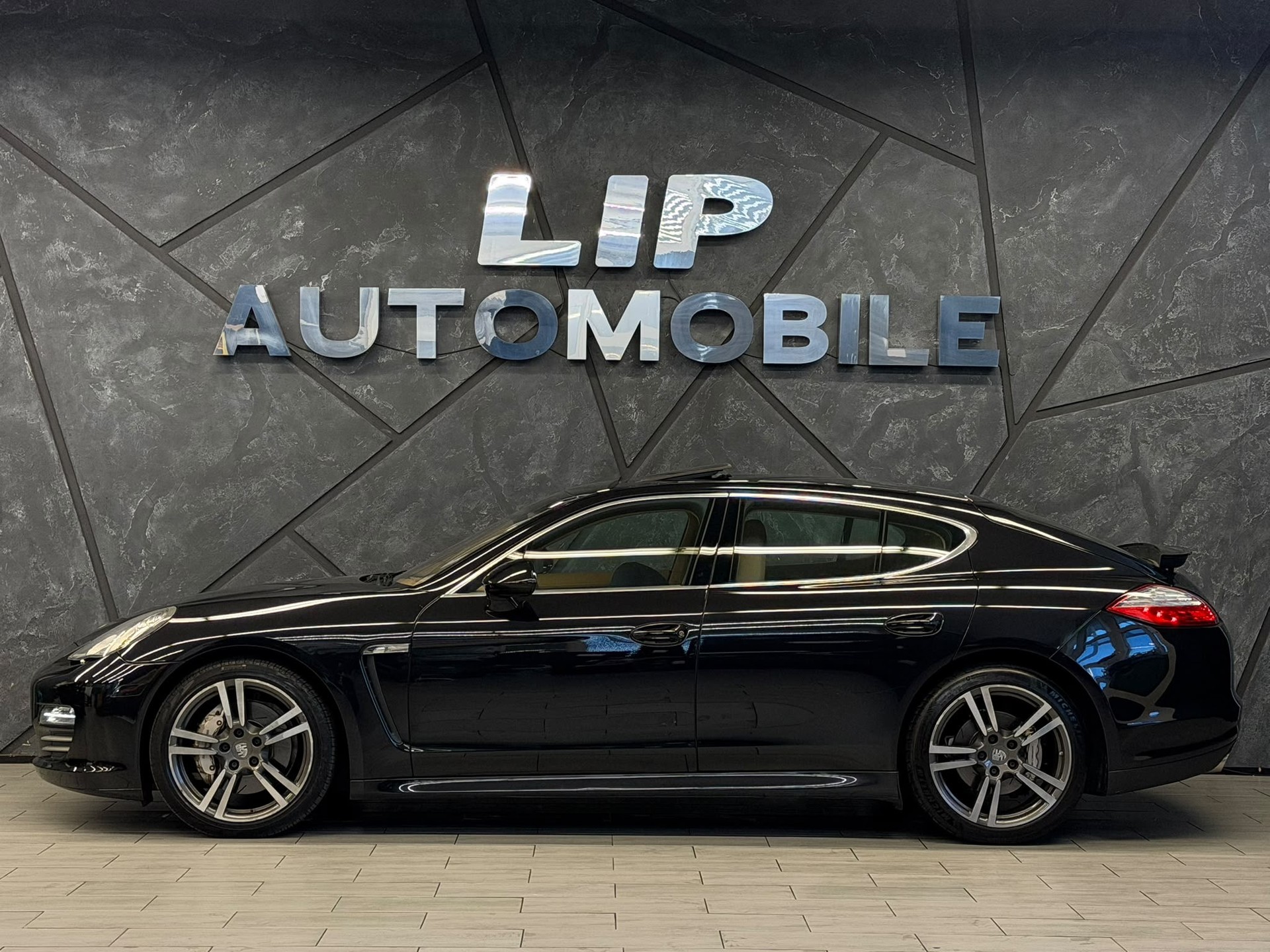 PORSCHE Panamera 4S 4.8 PDK-showroom-element-3
