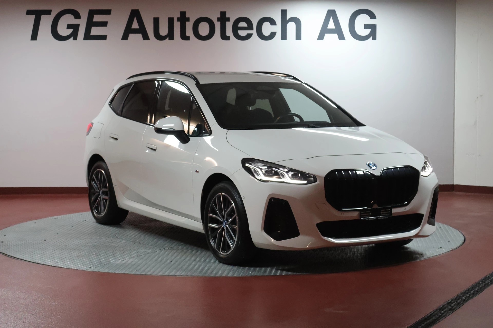 BMW 230e xDrive Active Tourer M Sport-showroom-element-2