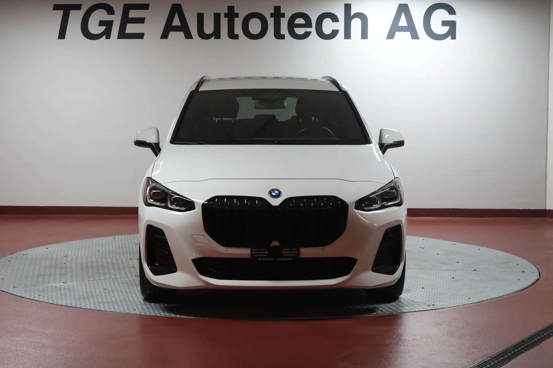 BMW 230e xDrive Active Tourer M Sport-showroom-element-1