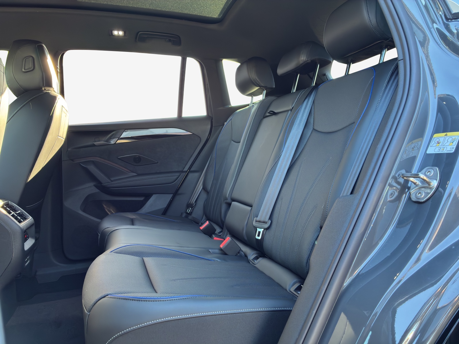 VW Tiguan 2.0 TDI SCR R-Line 4Motion DSG-image-10