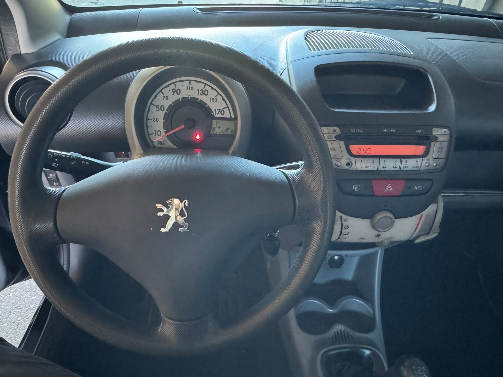 PEUGEOT 107 1.0 Trendy-image-7