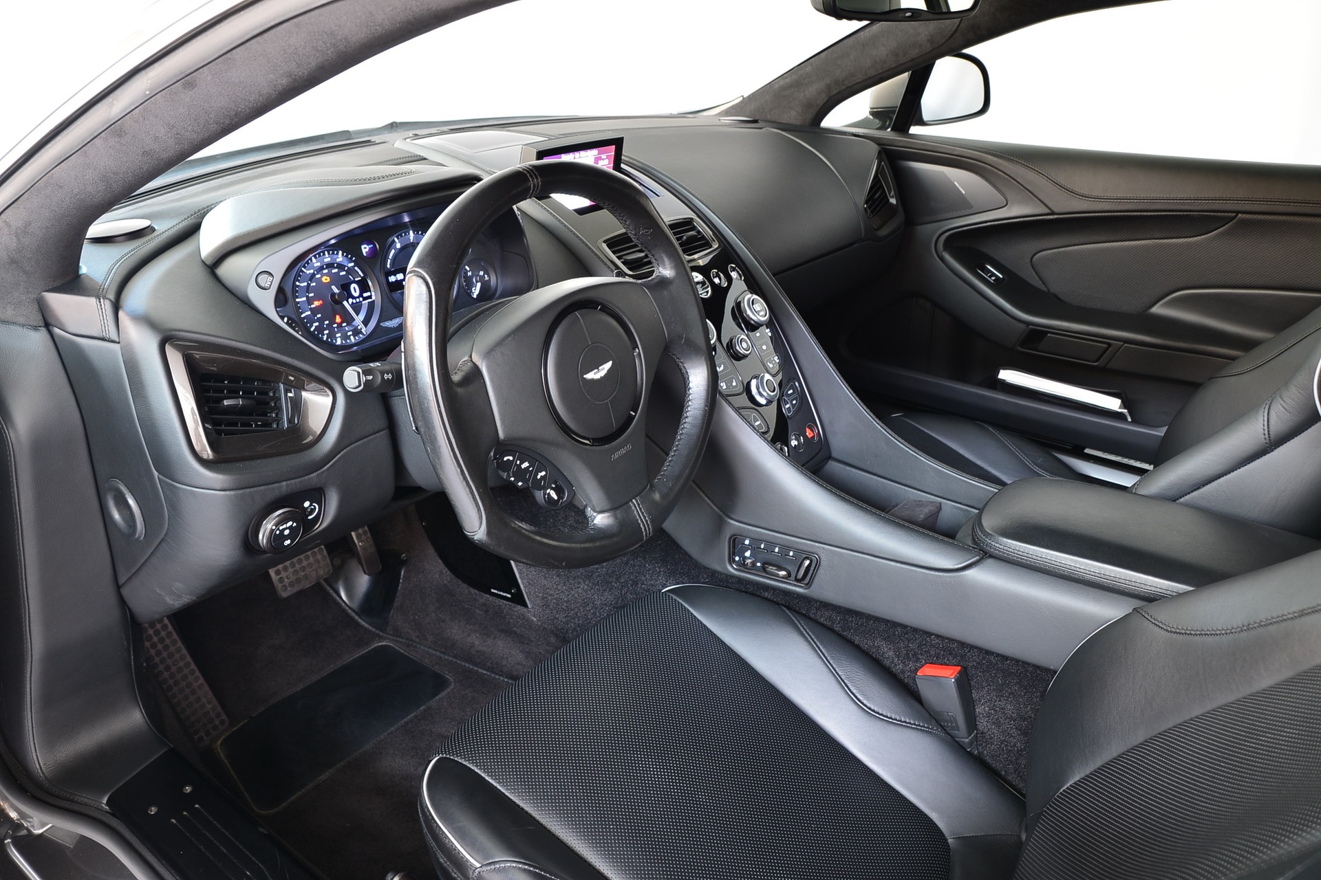 ASTON MARTIN Vanquish V12 5.9-48 Touchtronic 3-image-9