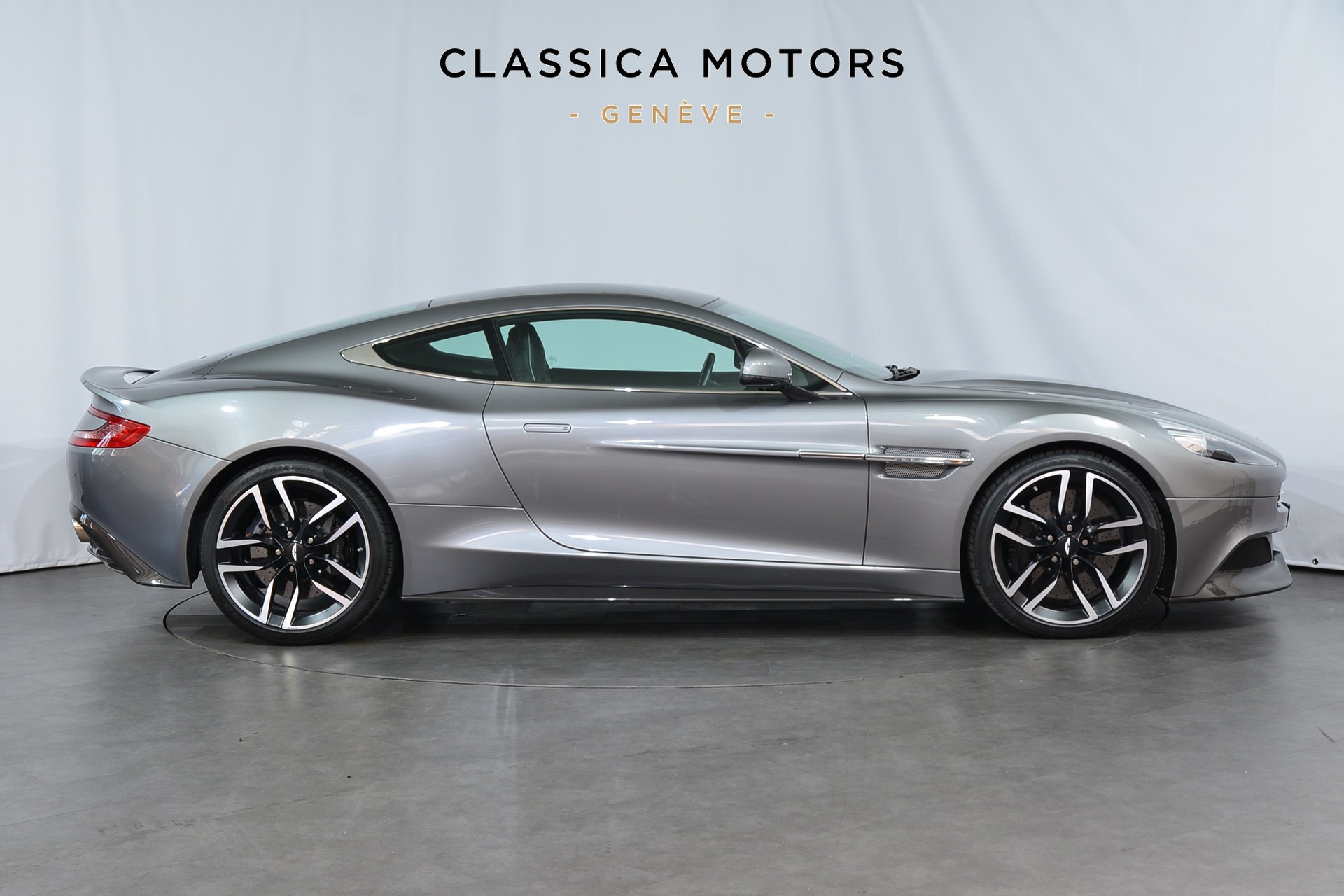 ASTON MARTIN Vanquish V12 5.9-48 Touchtronic 3-showroom-element-2