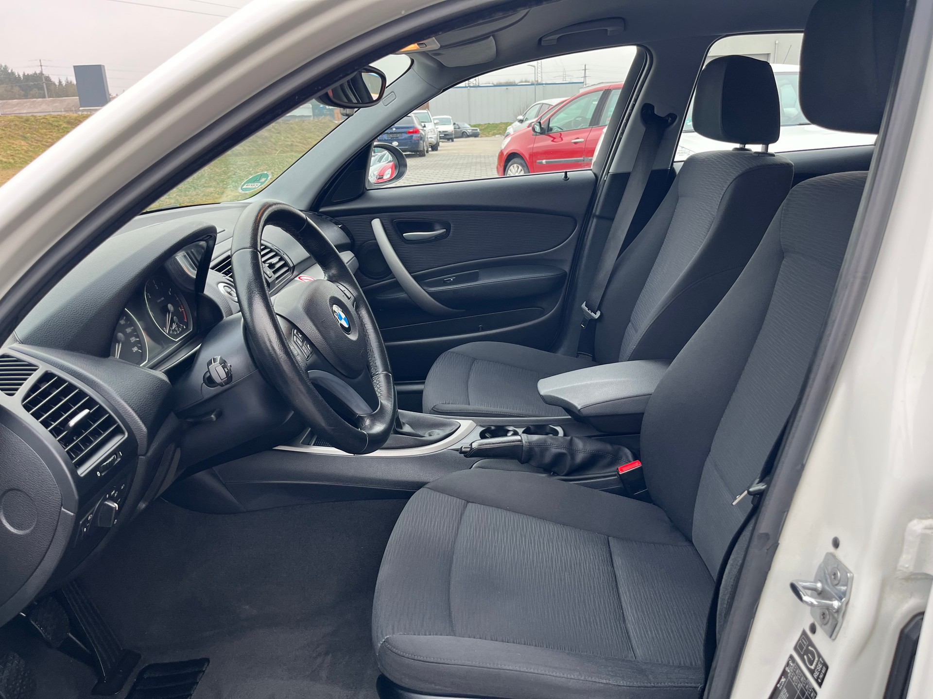 BMW 118d Access-image-12