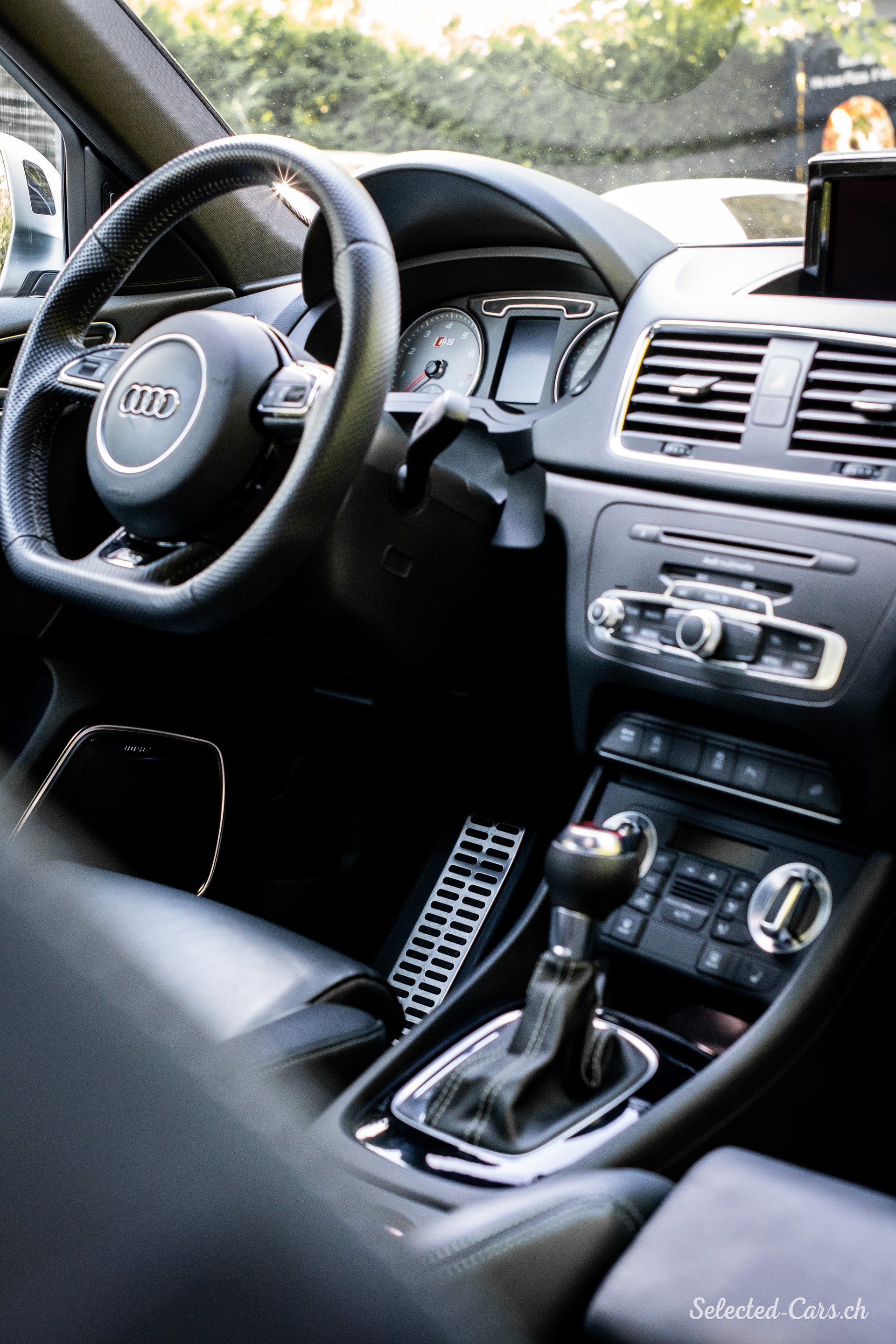 AUDI RS Q3 2.5 TFSI quattro S-tronic-image-8