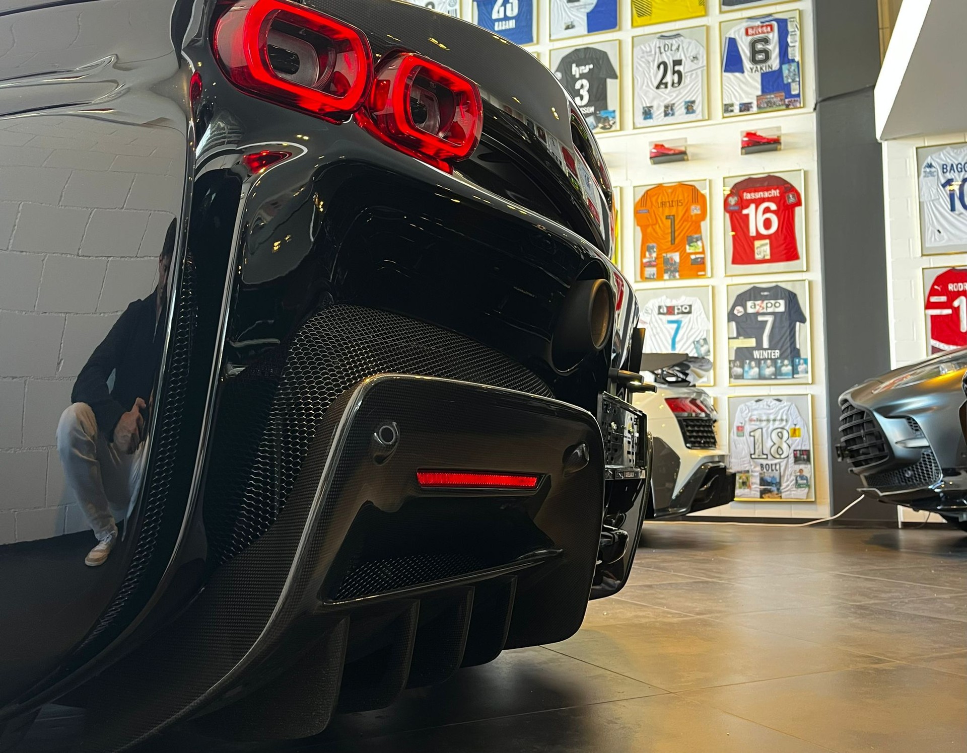 FERRARI SF90 Spider-image-17