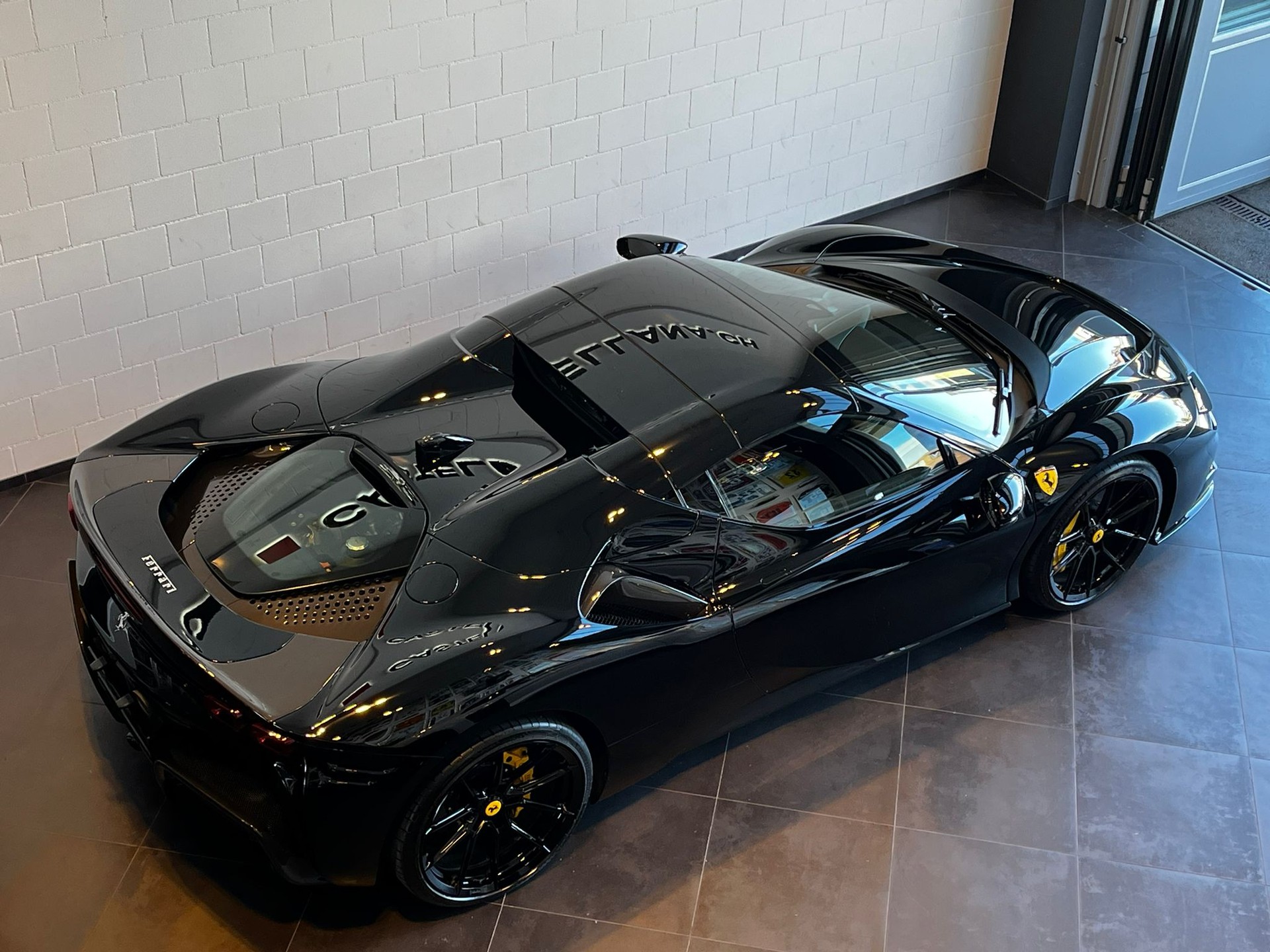 FERRARI SF90 Spider-image-8