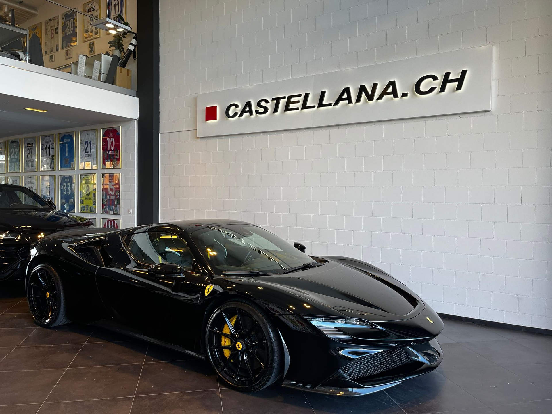 FERRARI SF90 Spider-showroom-element-1