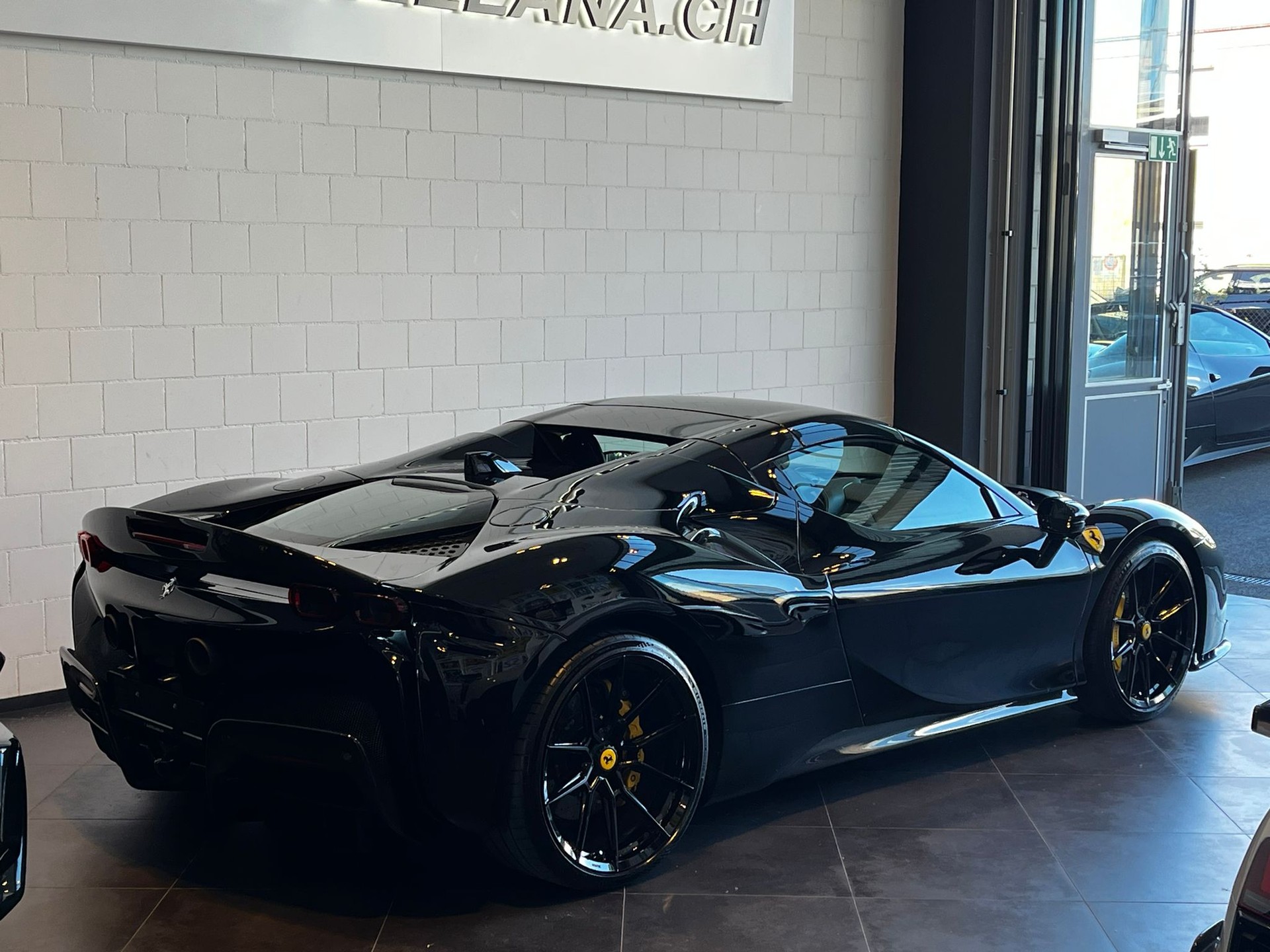 FERRARI SF90 Spider-image-5
