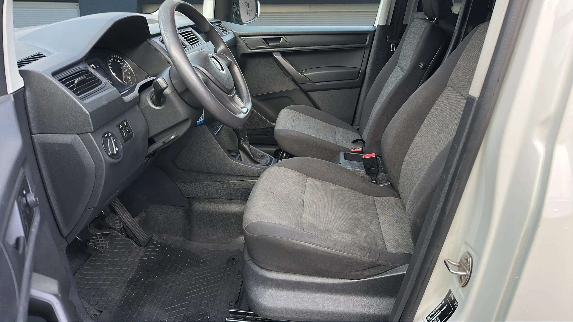 VW Caddy 2.0TDI BlueMotion Technology mit AHK-image-11