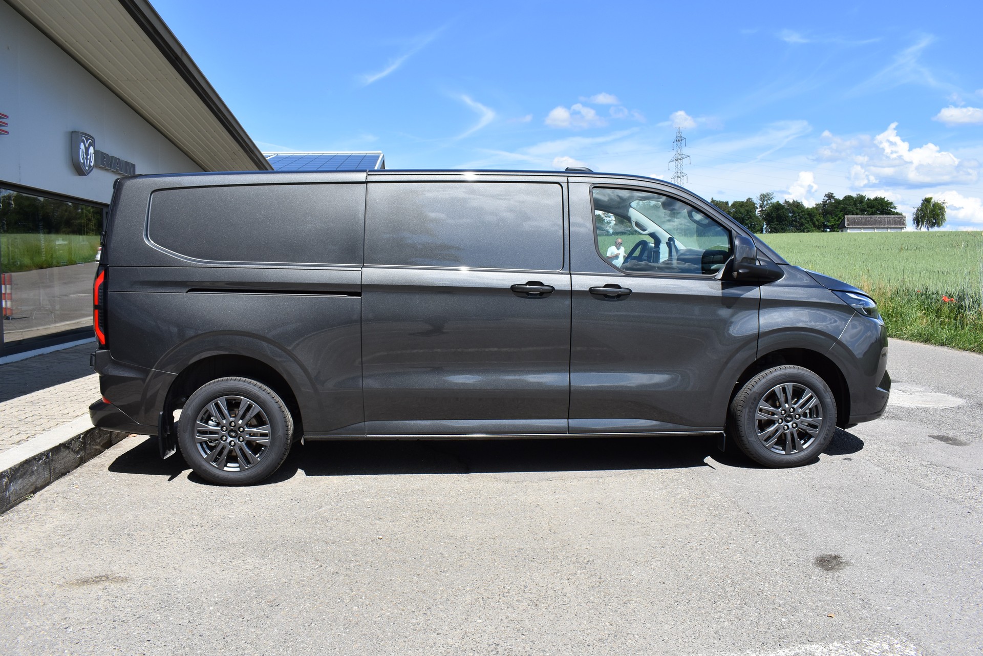 FORD Transit Custom Van 340 L2H1 83kWh Limited-image-7