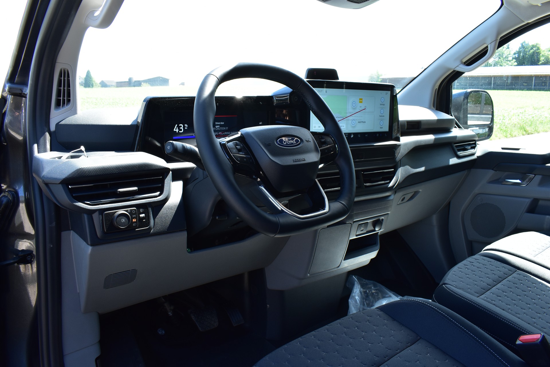 FORD Transit Custom Van 340 L2H1 83kWh Limited-image-12