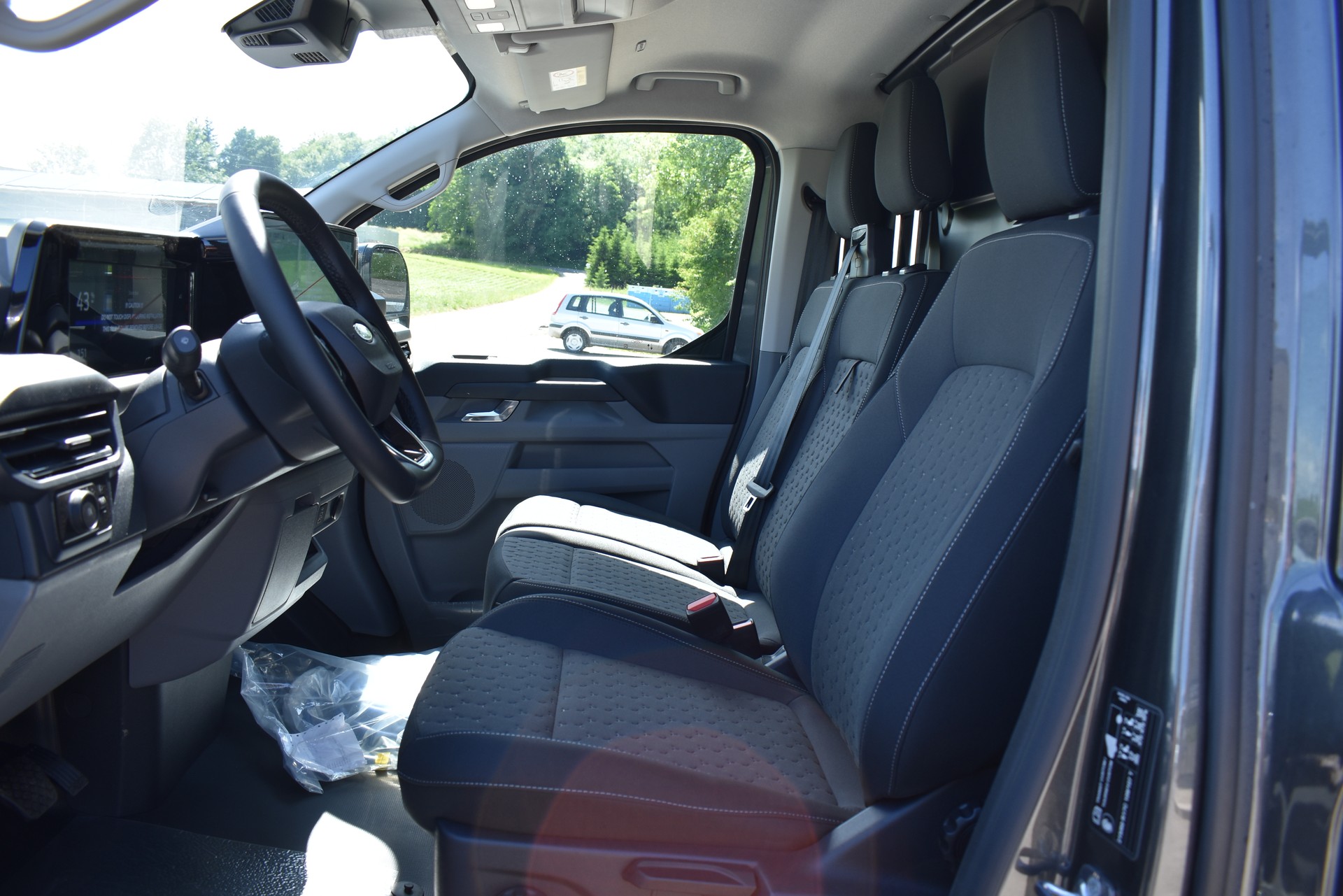 FORD Transit Custom Van 340 L2H1 83kWh Limited-image-13