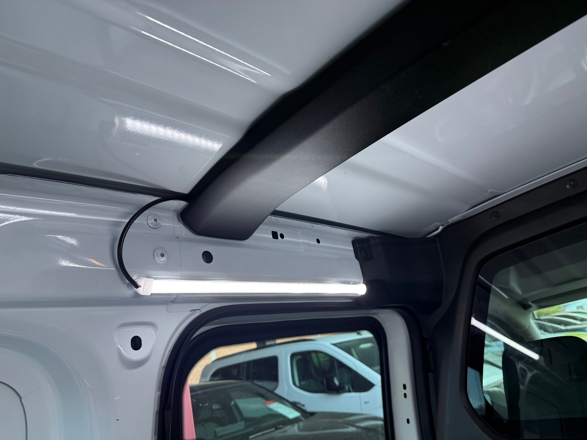RENAULT Kangoo Van 1.5 dCi-image-8