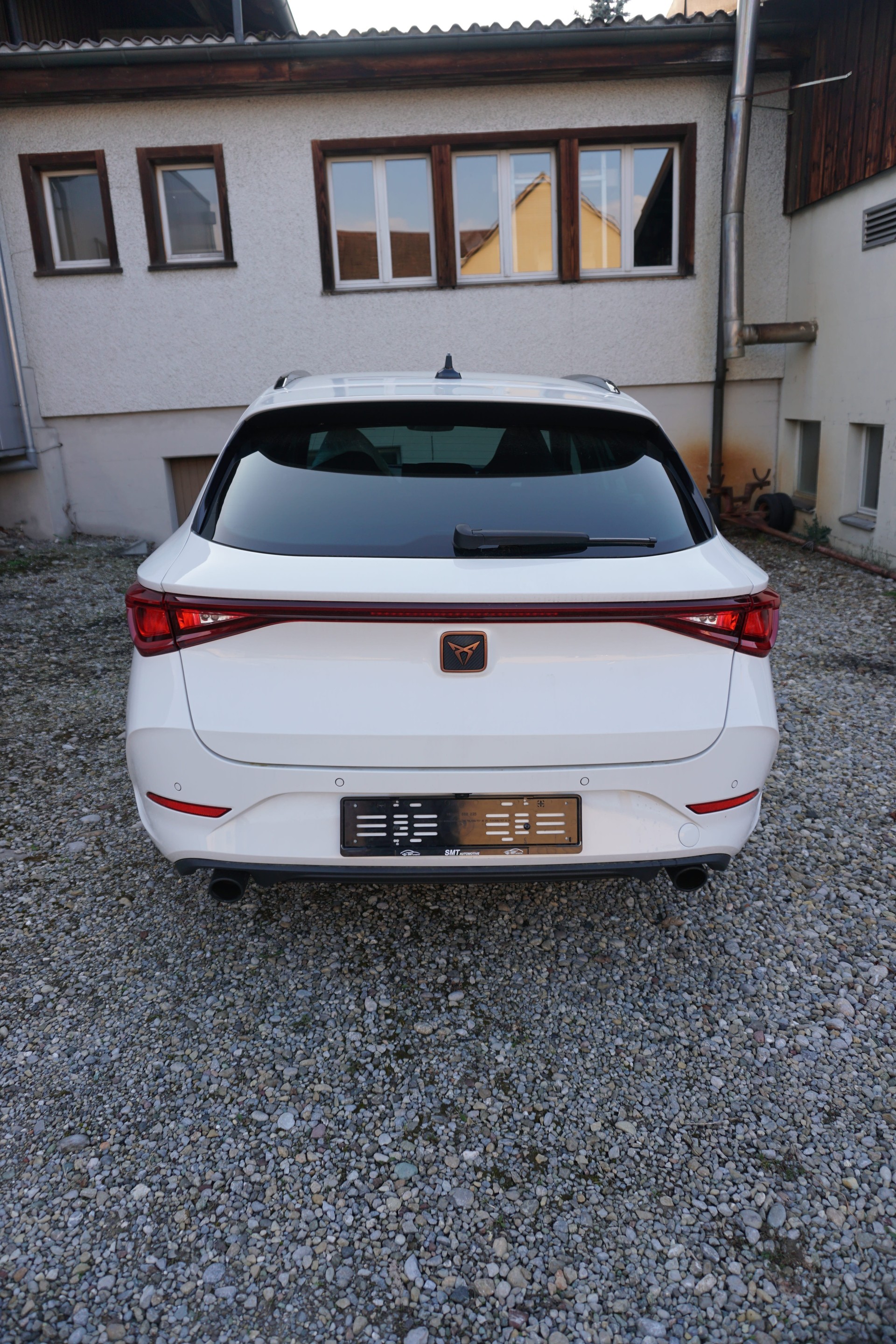 CUPRA LEON VZ 2.0 TSI DSG-image-4