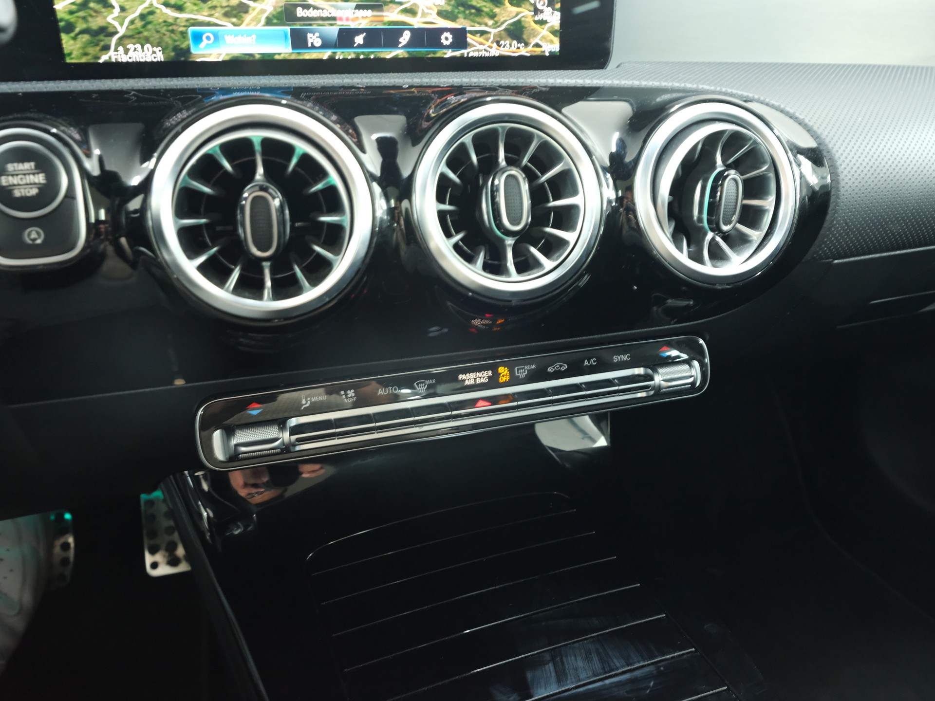 MERCEDES-BENZ CLA 200 AMG Line 7G-DCT-image-11