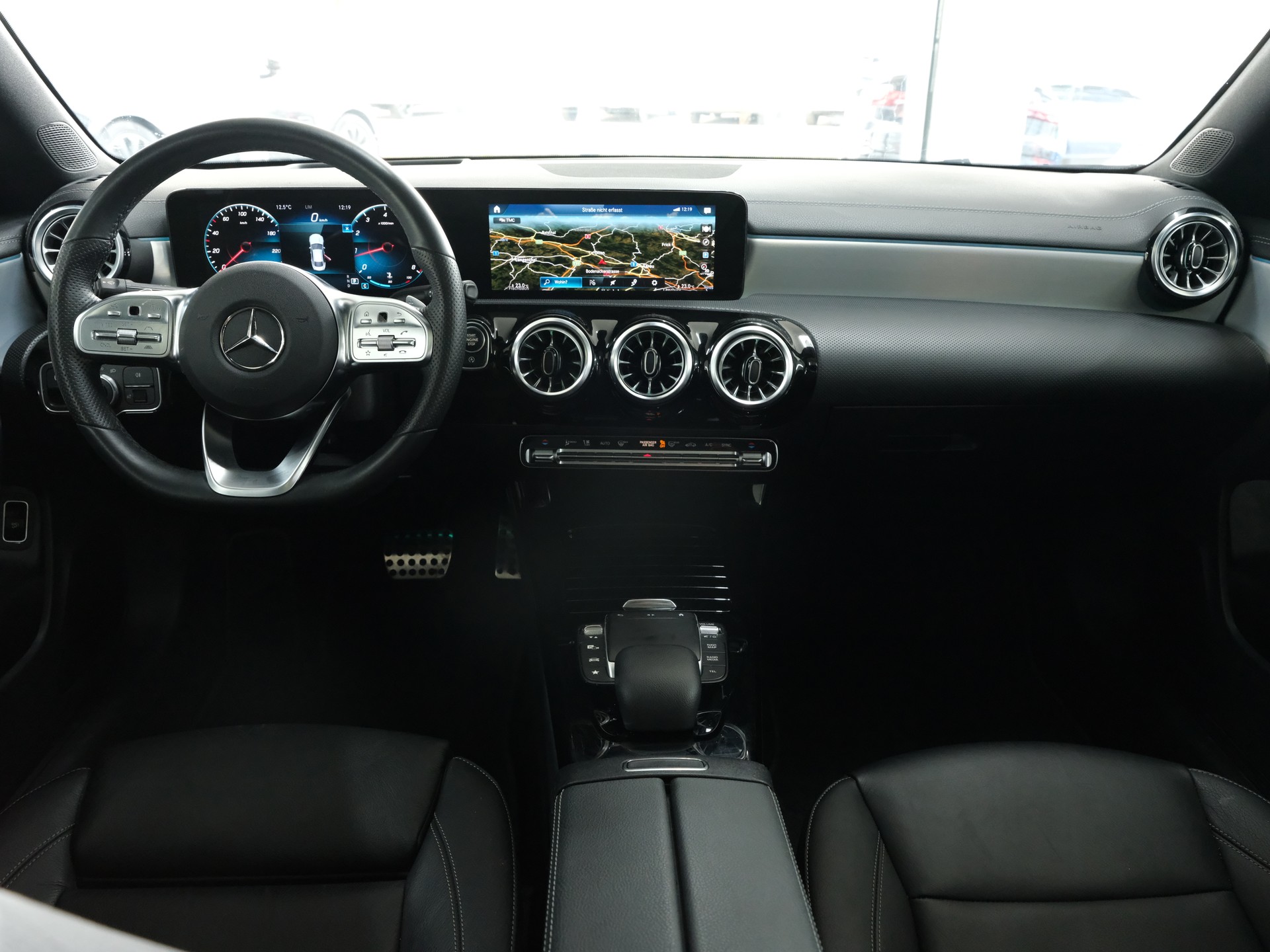 MERCEDES-BENZ CLA 200 AMG Line 7G-DCT-image-17