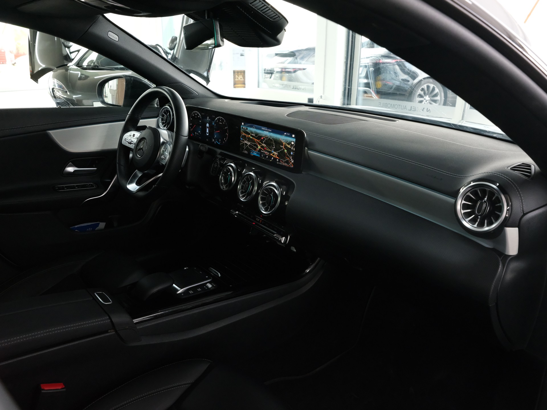 MERCEDES-BENZ CLA 200 AMG Line 7G-DCT-image-13