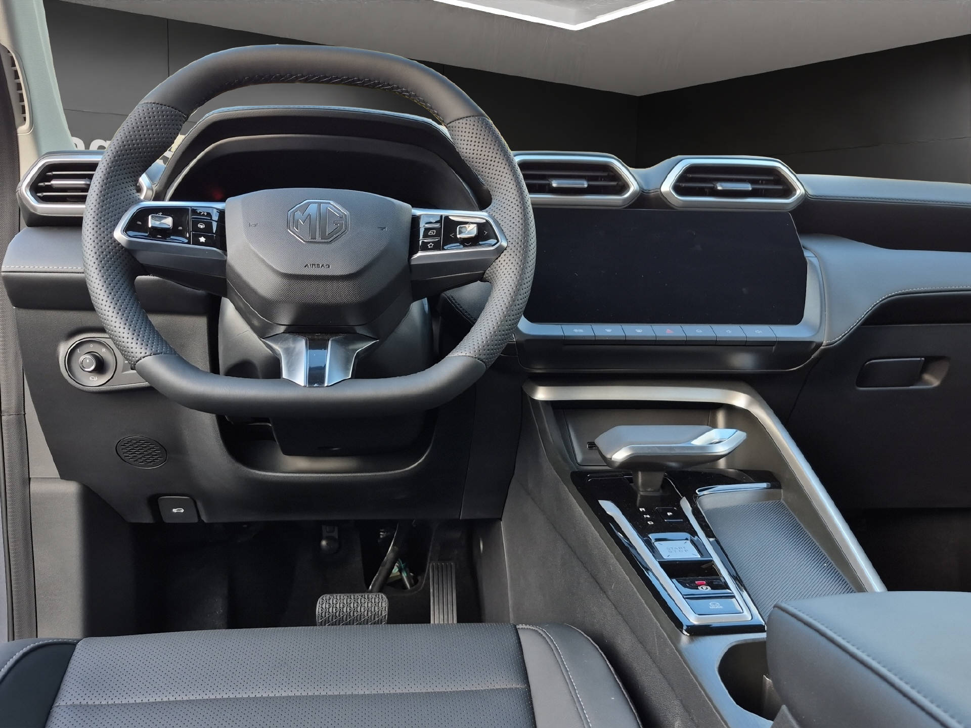 MG ZS 1.5 Hybrid+ Luxury-image-10