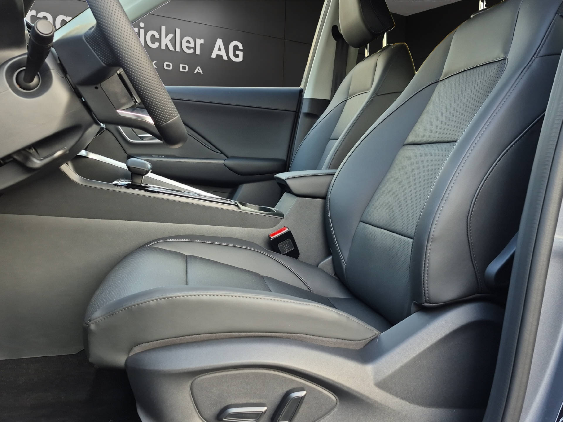 MG ZS 1.5 Hybrid+ Luxury-image-9